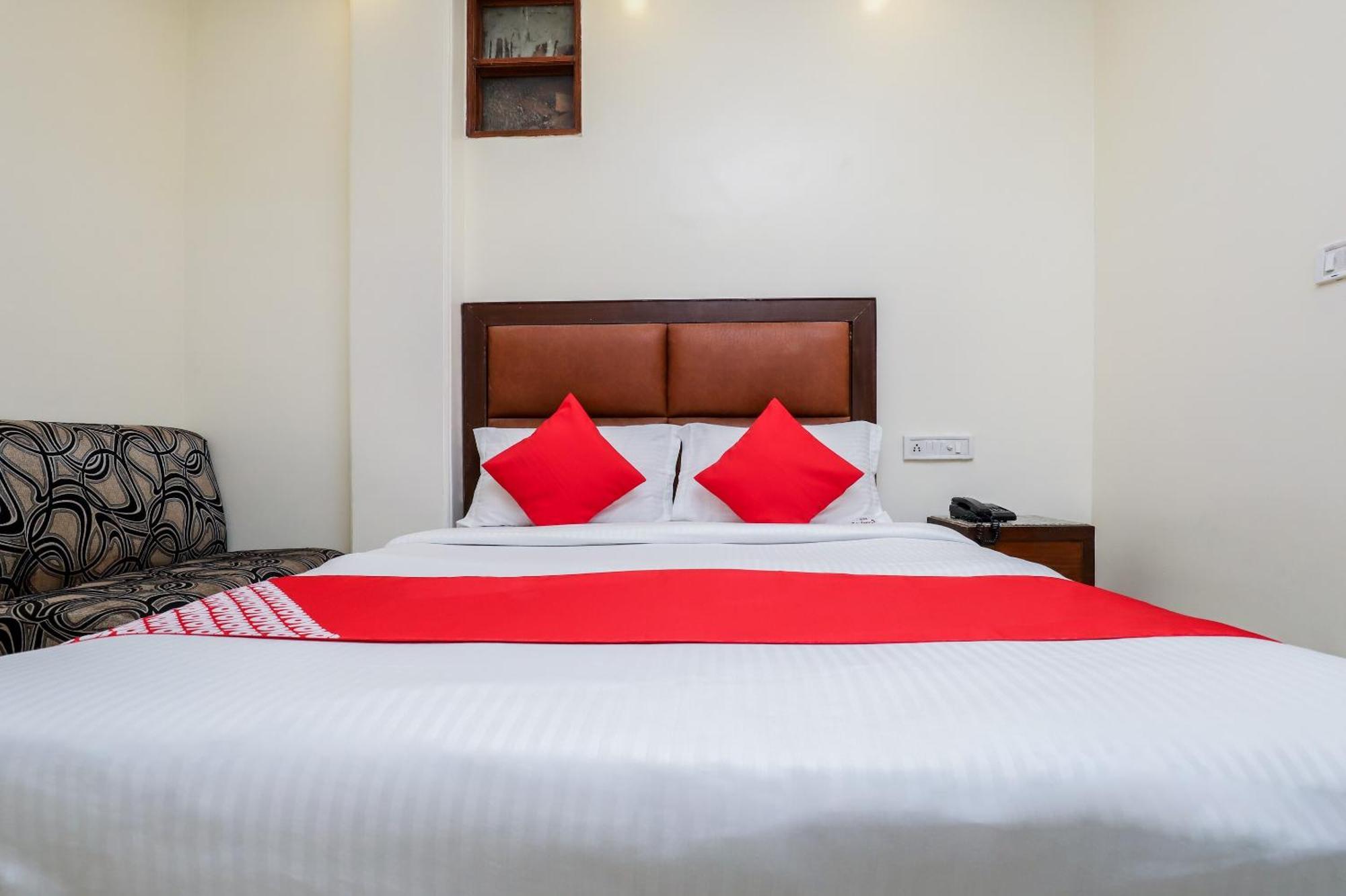 Oyo Flagship Delhi Empire Hotel 3*