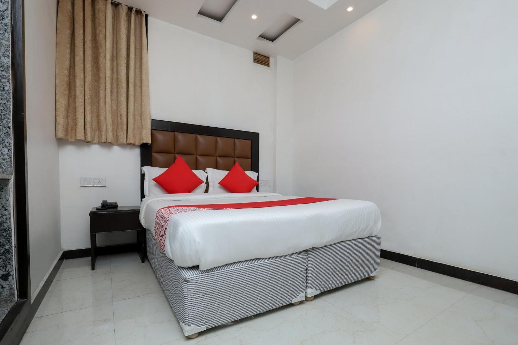 Oyo Flagship Delhi Empire Hotel 3*