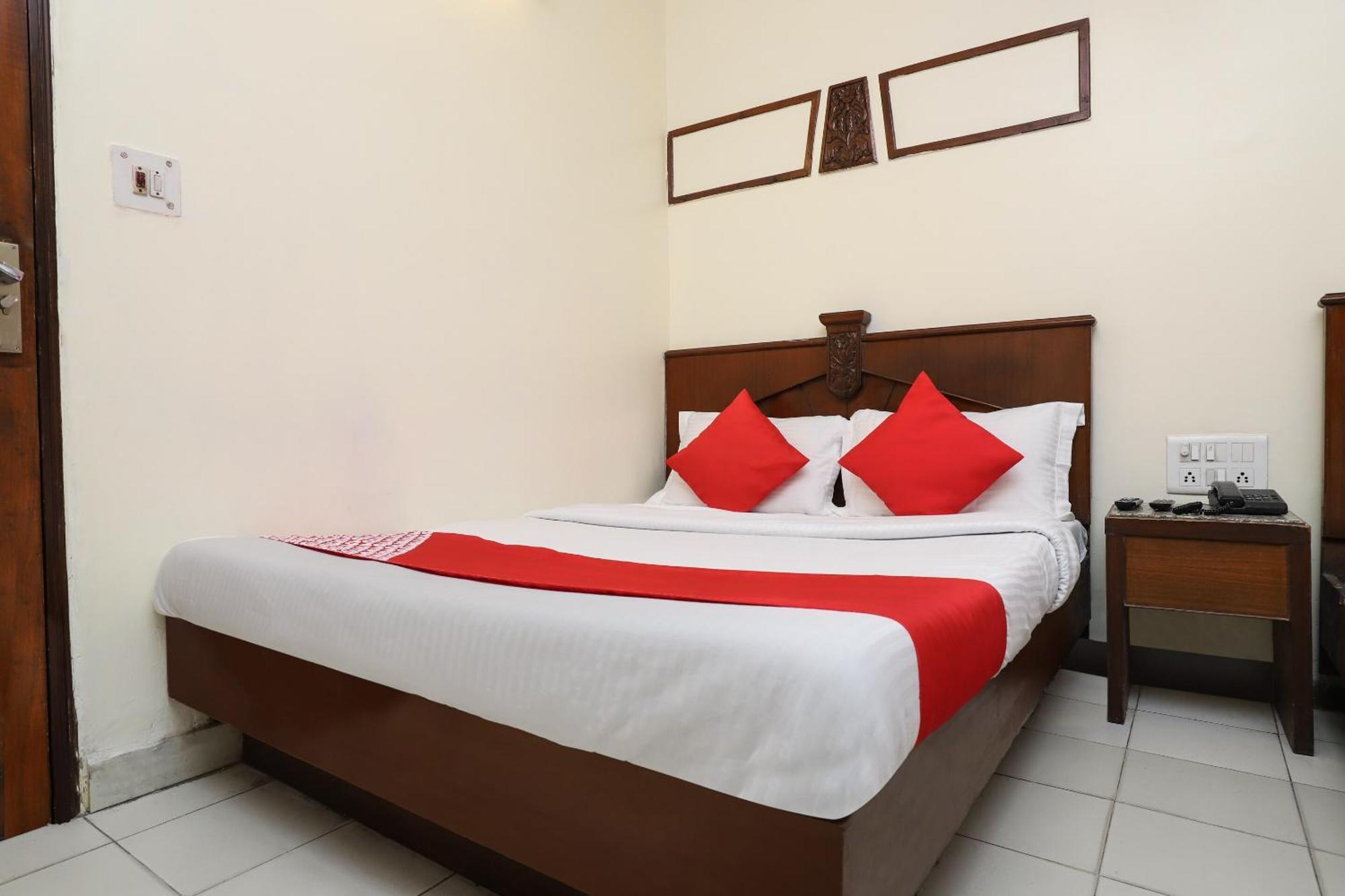 Oyo Flagship Delhi Empire Hotel 3*