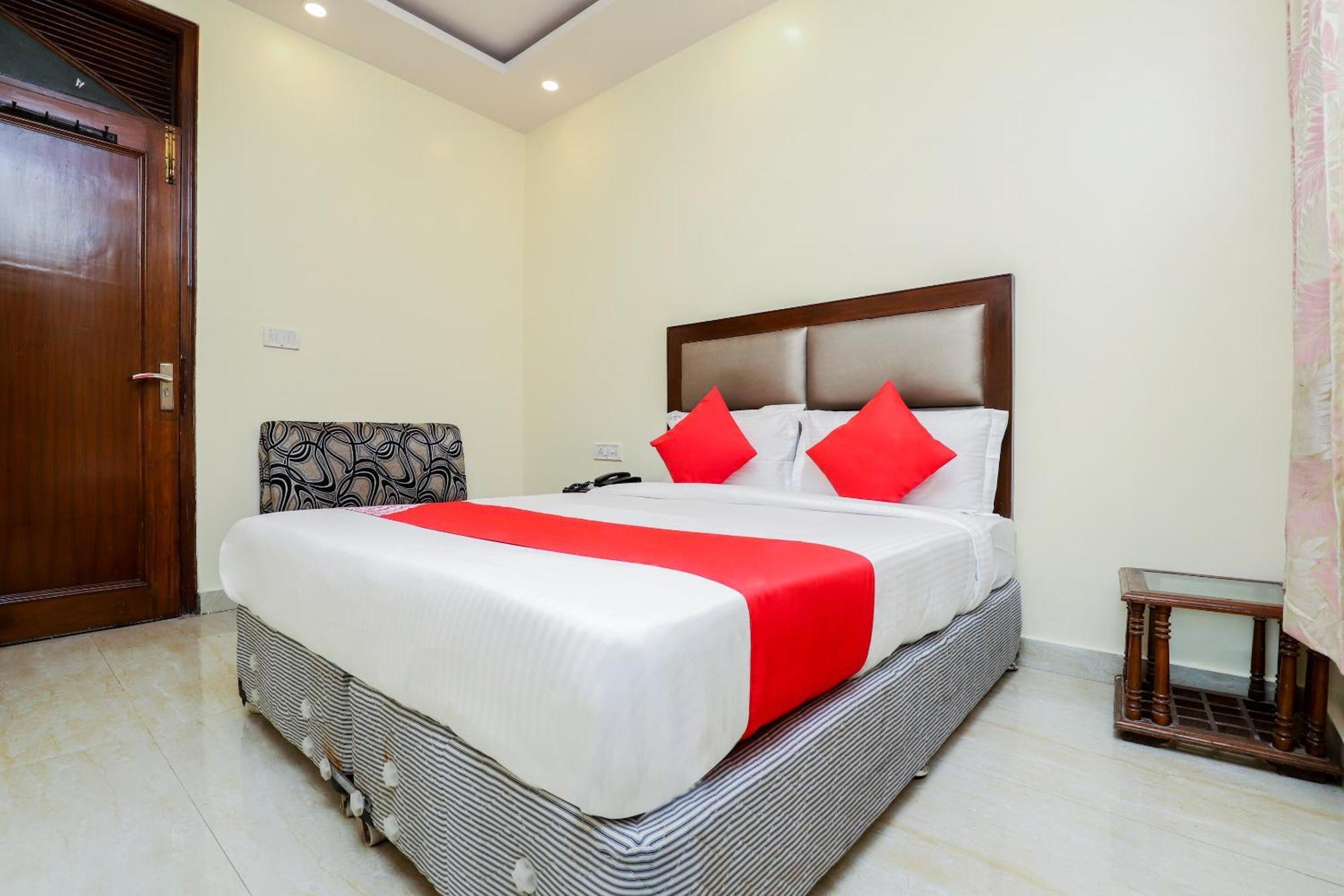 Oyo Flagship Delhi Empire Hotel