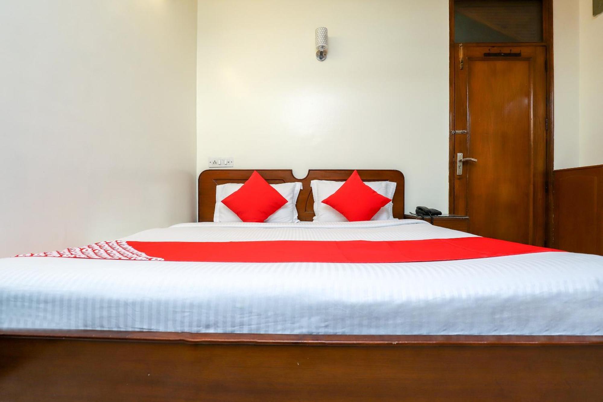Oyo Flagship Delhi Empire 3*