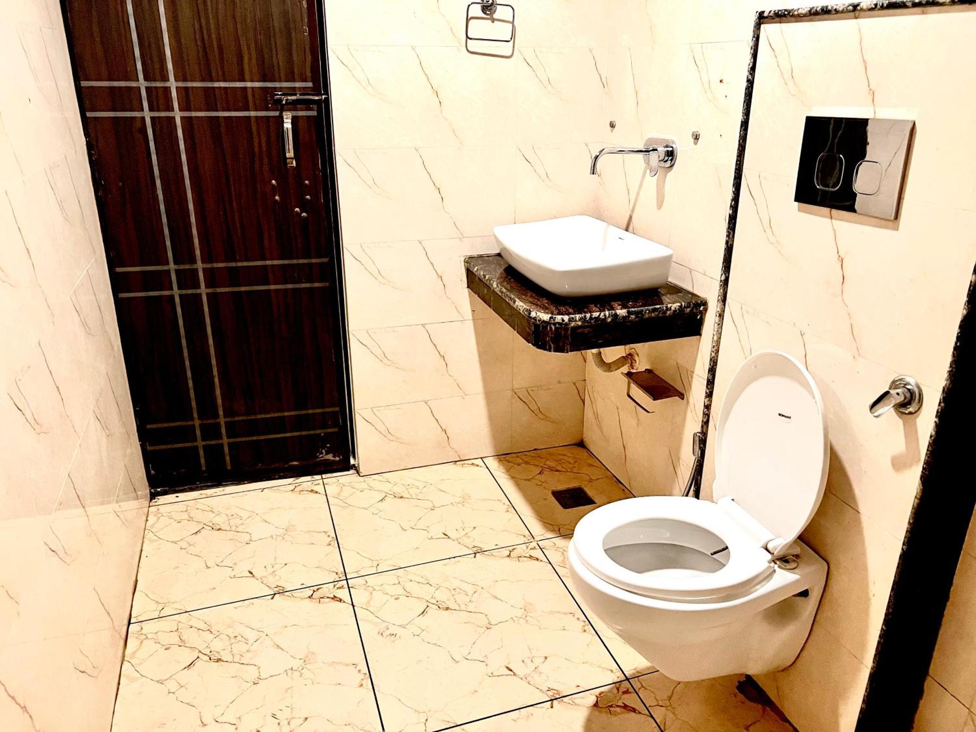 Tej Palace Near Igi Airport Delhi 4* New Delhi