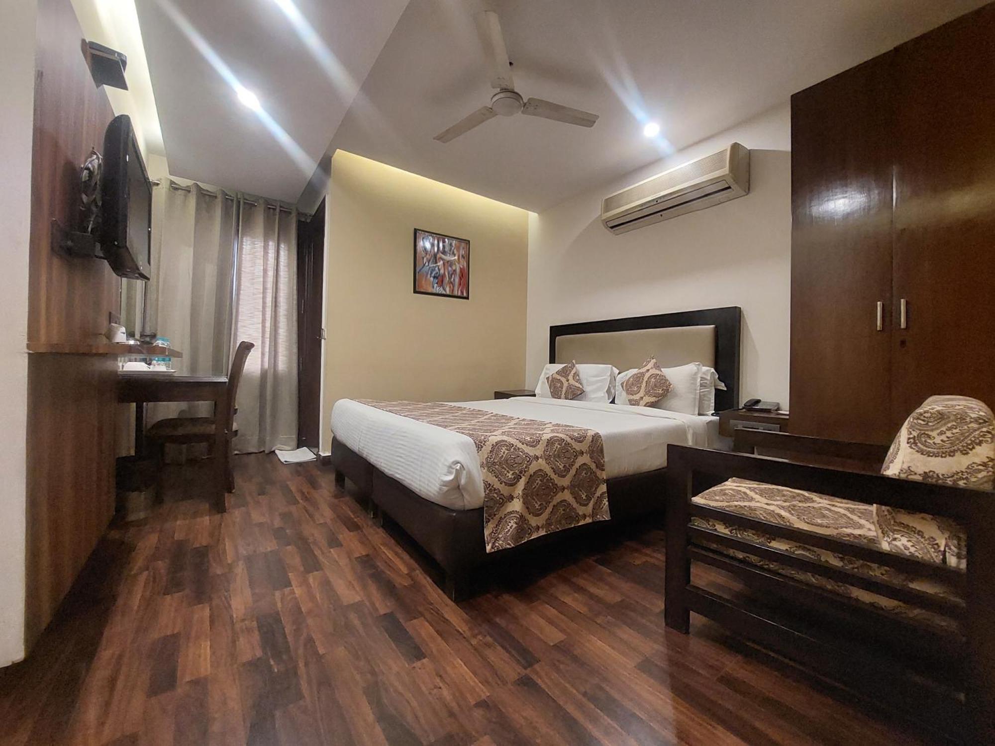 Kastor- Near Nehru Place- Gk 2- M Block Market-gk Metro Station-dr As Clinic Hotel New Delhi