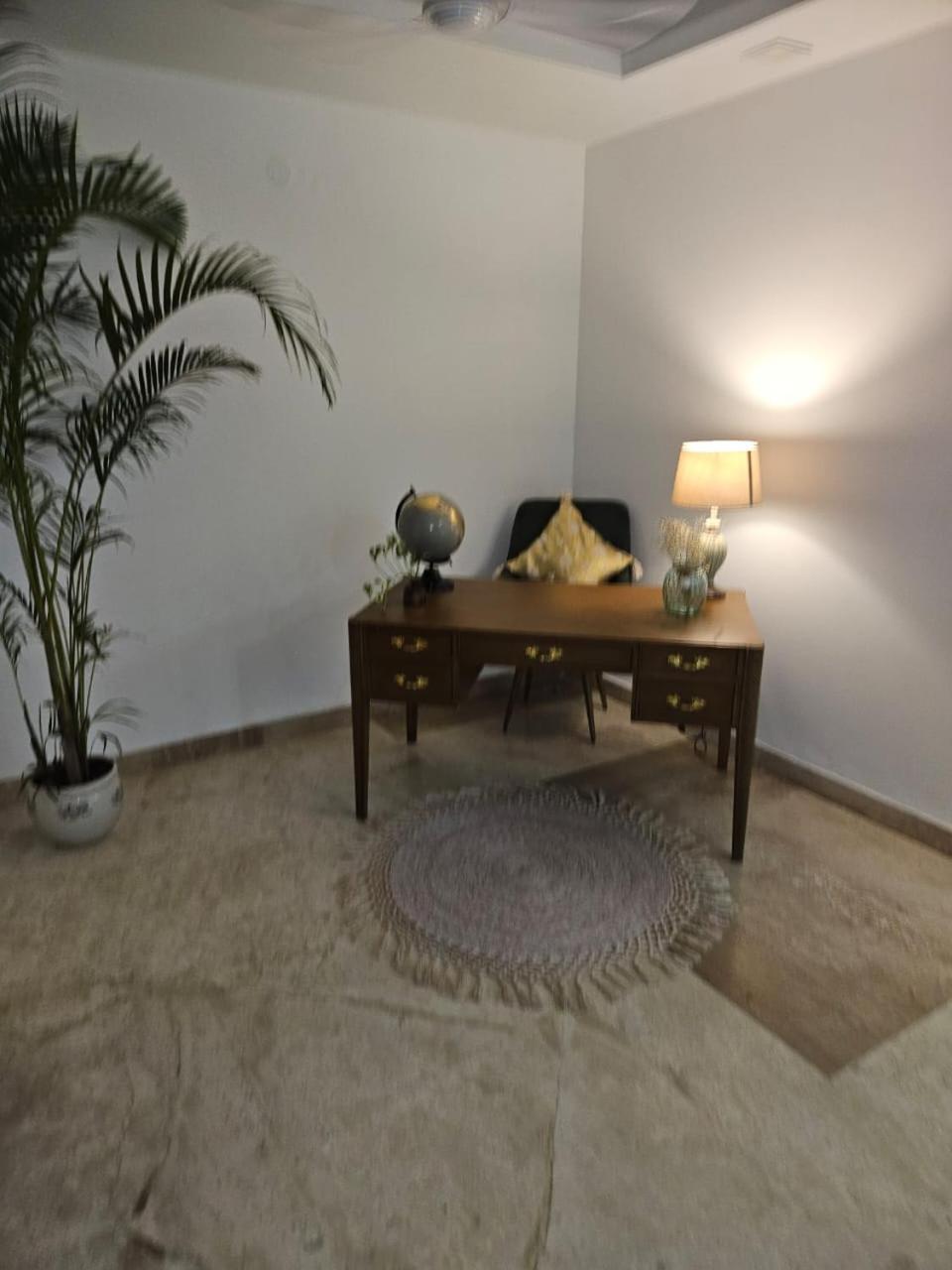 Apartment South Delhi, Artistic 4bhk - Vasant Kunj By Maple Key *