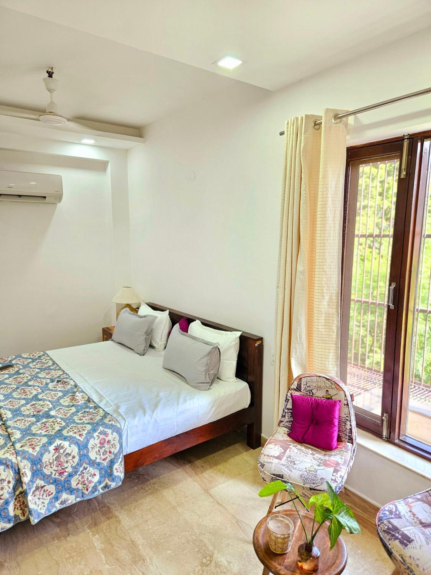 Apartment South Delhi, Artistic 4bhk - Vasant Kunj By Maple Key *
