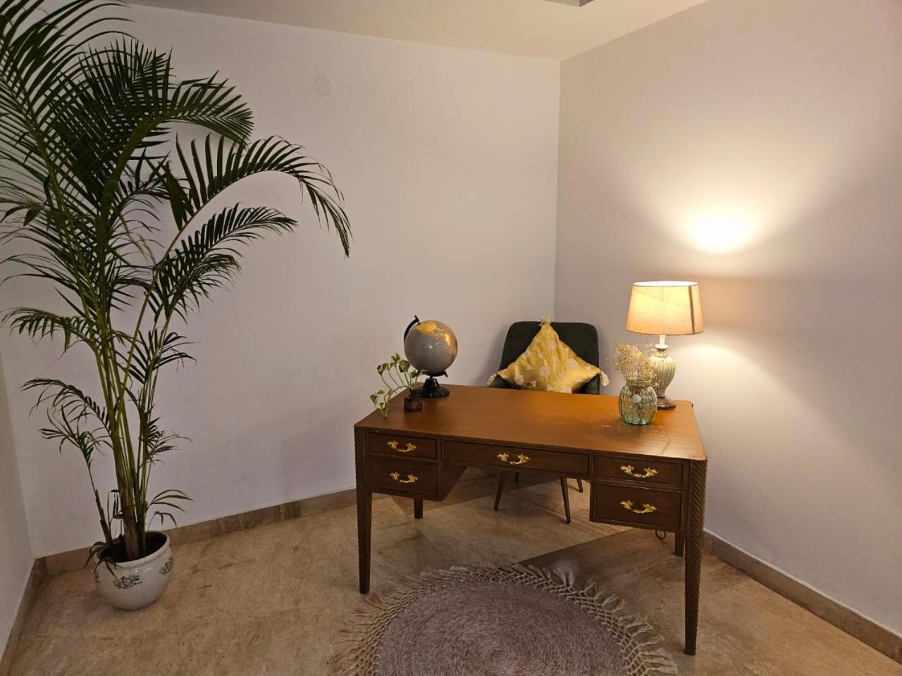 South Delhi, Artistic 4bhk - Vasant Kunj By Maple Key Apartment *