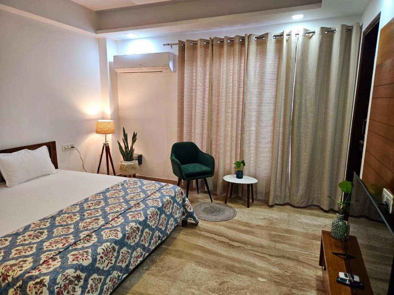 Apartment South Delhi, Artistic 4bhk - Vasant Kunj By Maple Key *