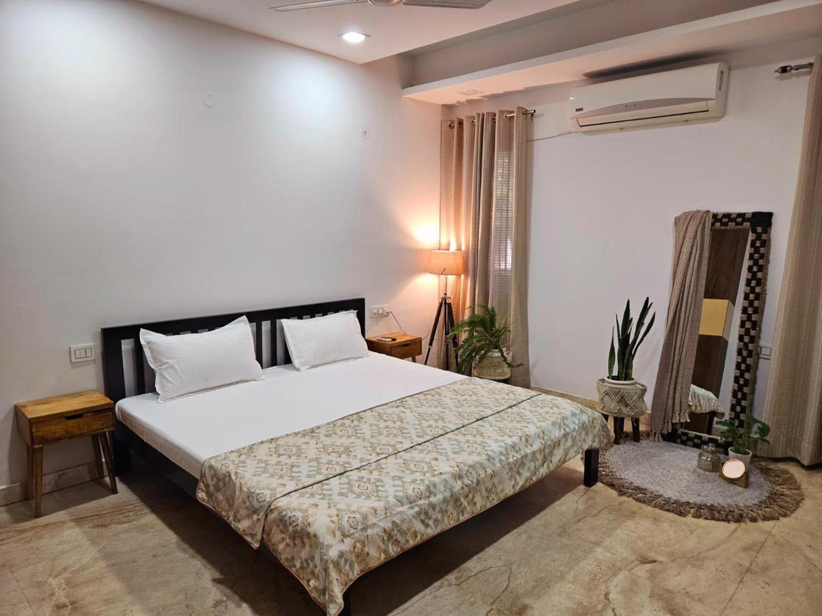 South Delhi, Artistic 4bhk - Vasant Kunj By Maple Key *