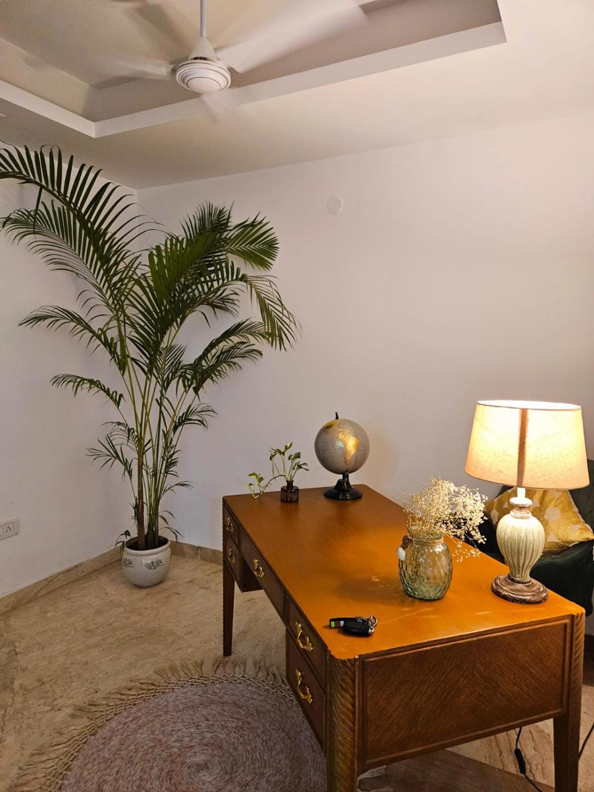 South Delhi, Artistic 4bhk - Vasant Kunj By Maple Key *