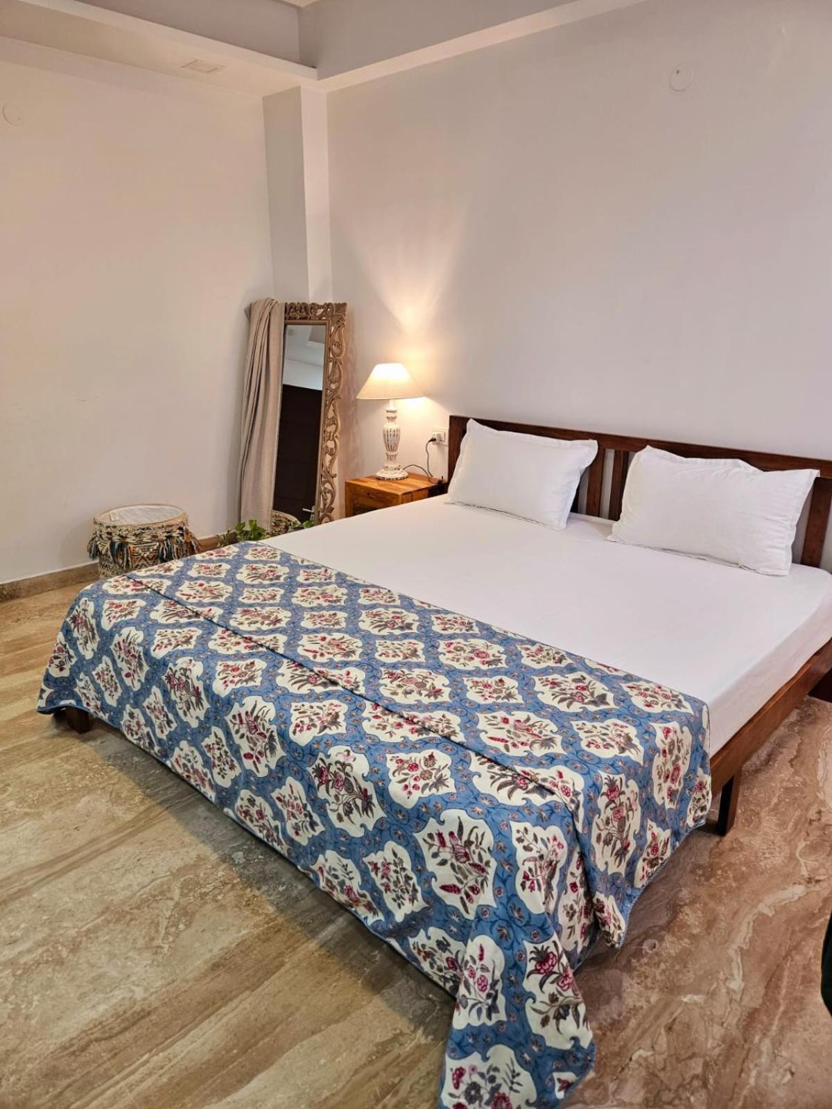 Apartment South Delhi, Artistic 4bhk - Vasant Kunj By Maple Key *