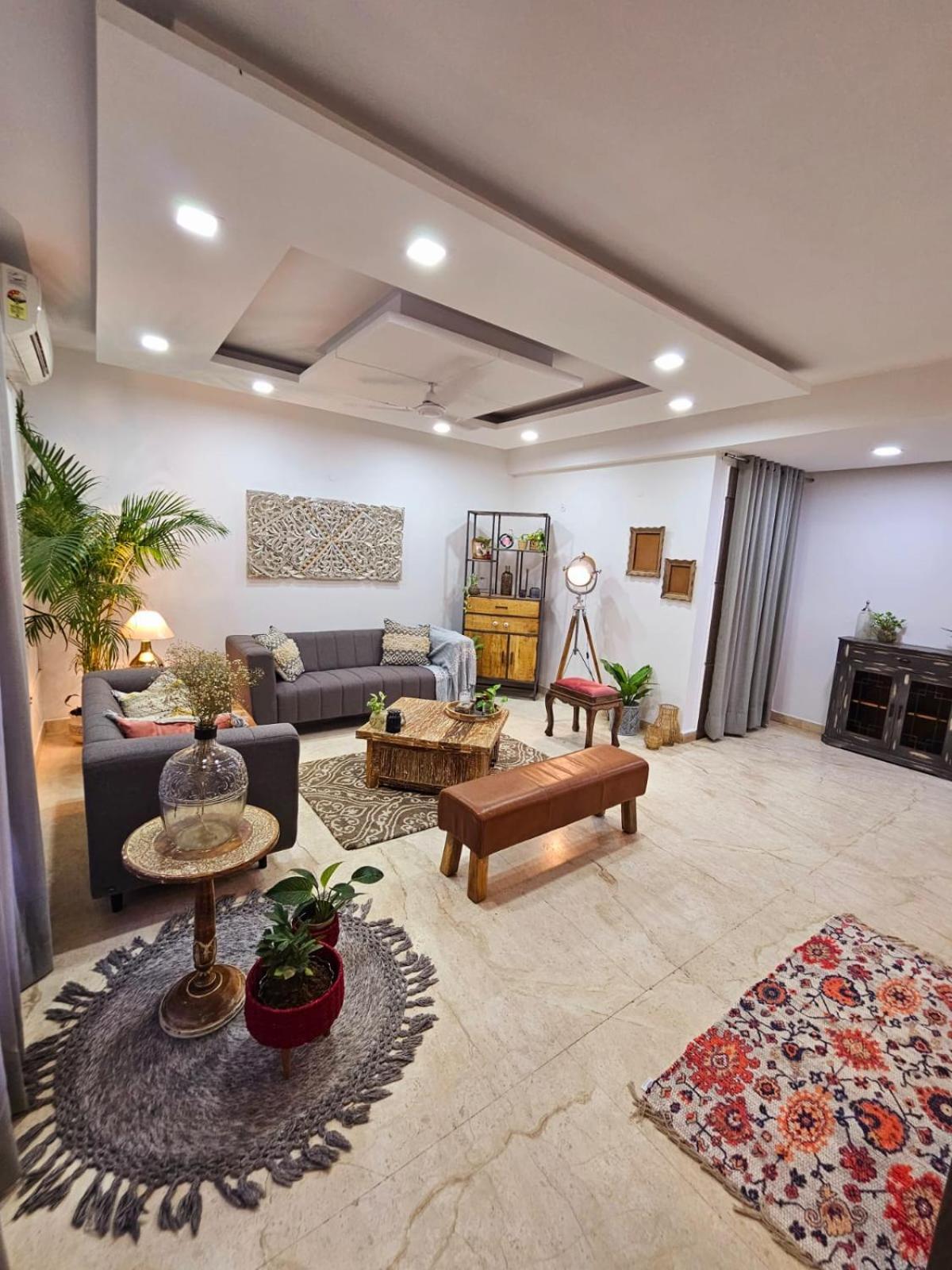 Apartment South Delhi, Artistic 4bhk - Vasant Kunj By Maple Key *