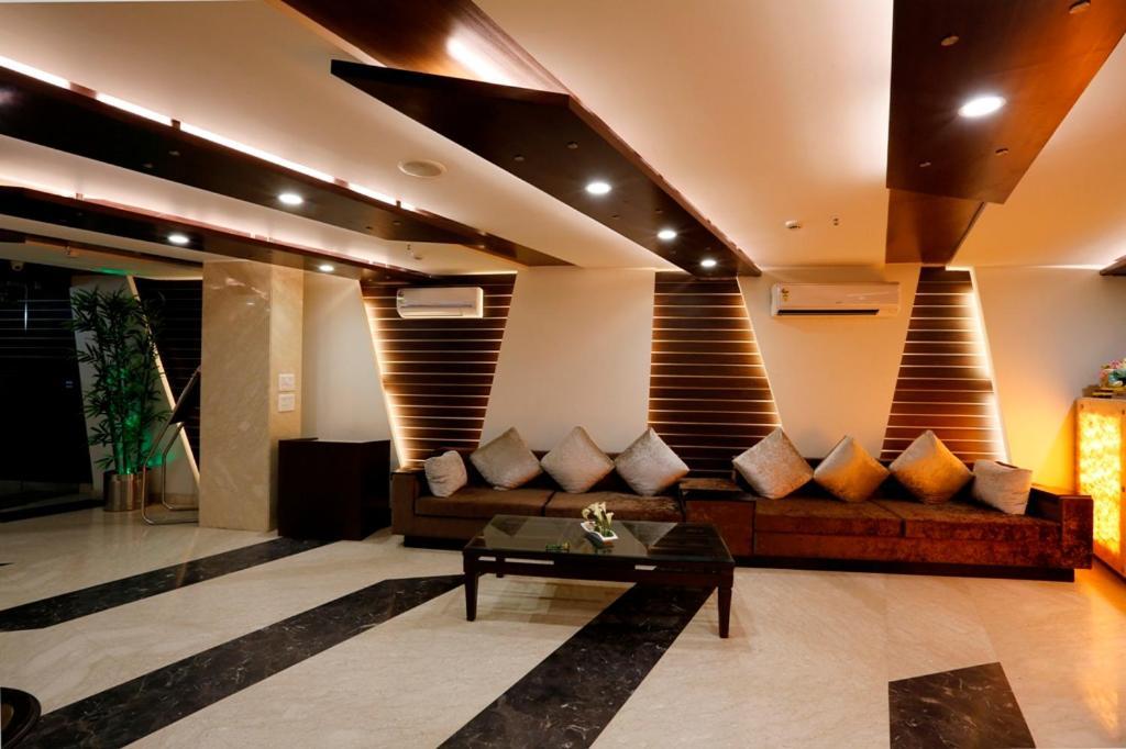Airport La Sapphire & Restaurant 4*
