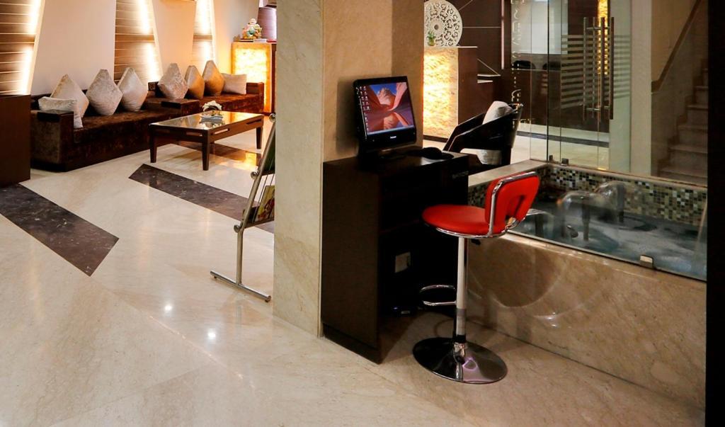 Hotel Airport La Sapphire & Restaurant