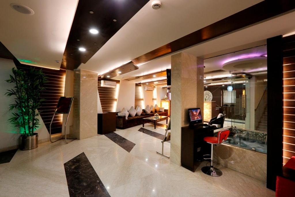 Airport La Sapphire & Restaurant Hotel 4*