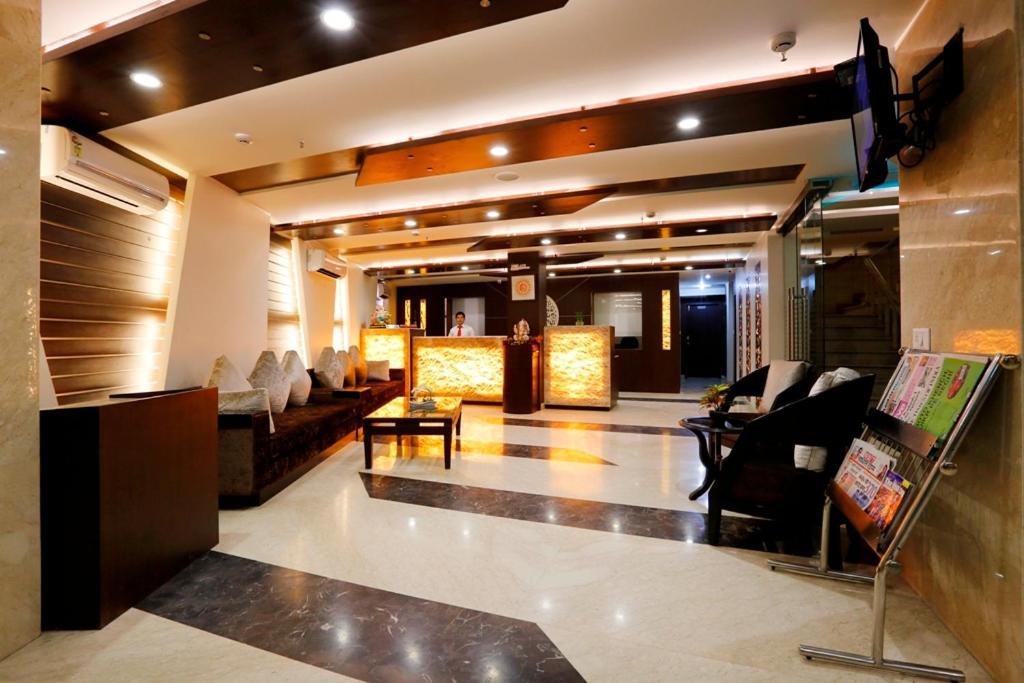 Airport La Sapphire & Restaurant Hotel 4*