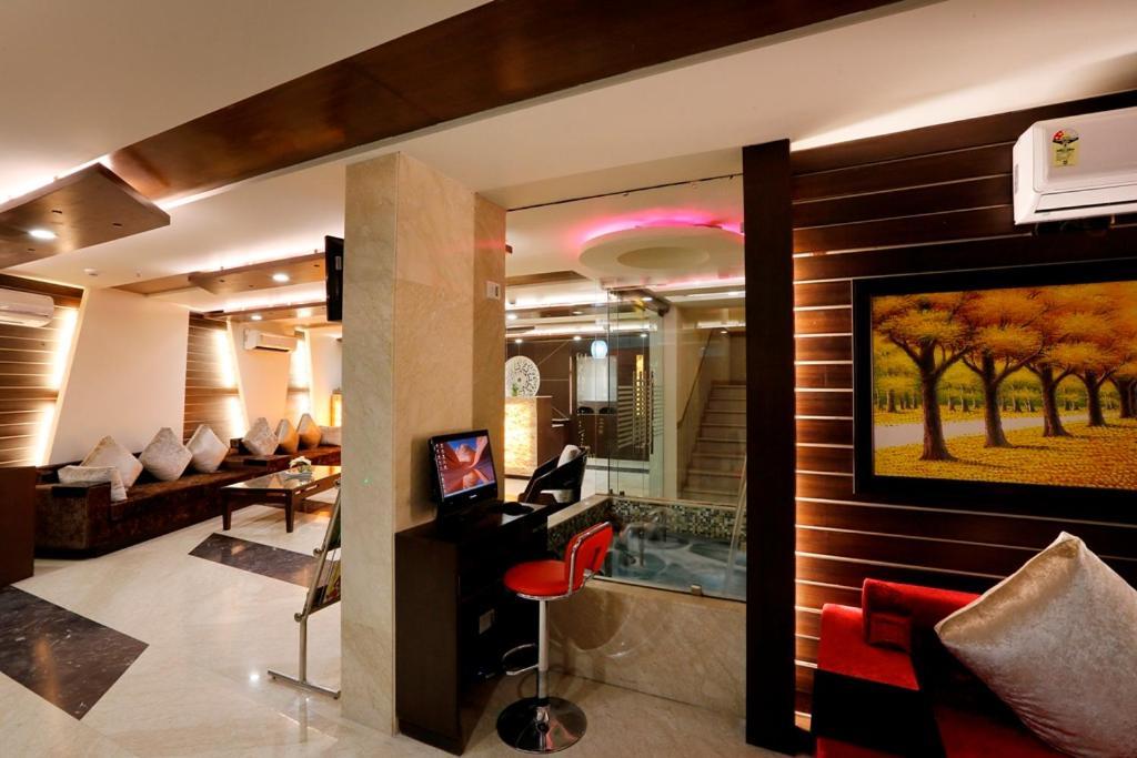 Airport La Sapphire & Restaurant Hotel