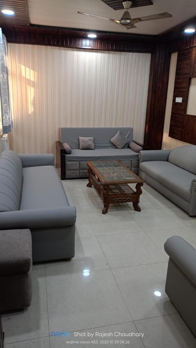 Apartment Dwarka19 *