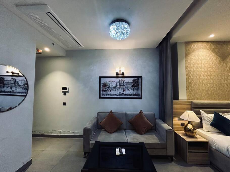 Luxuria Studio Apartment *