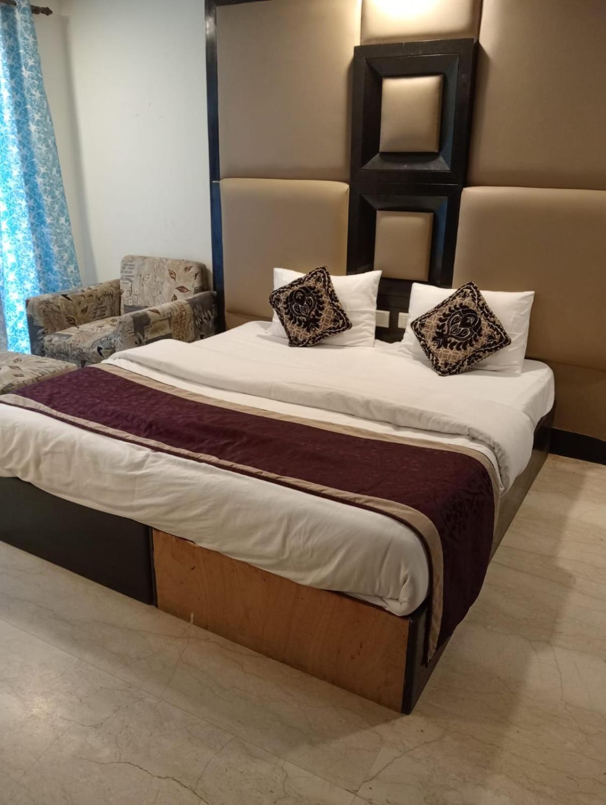 Gk Residency Kailash Colony 3*