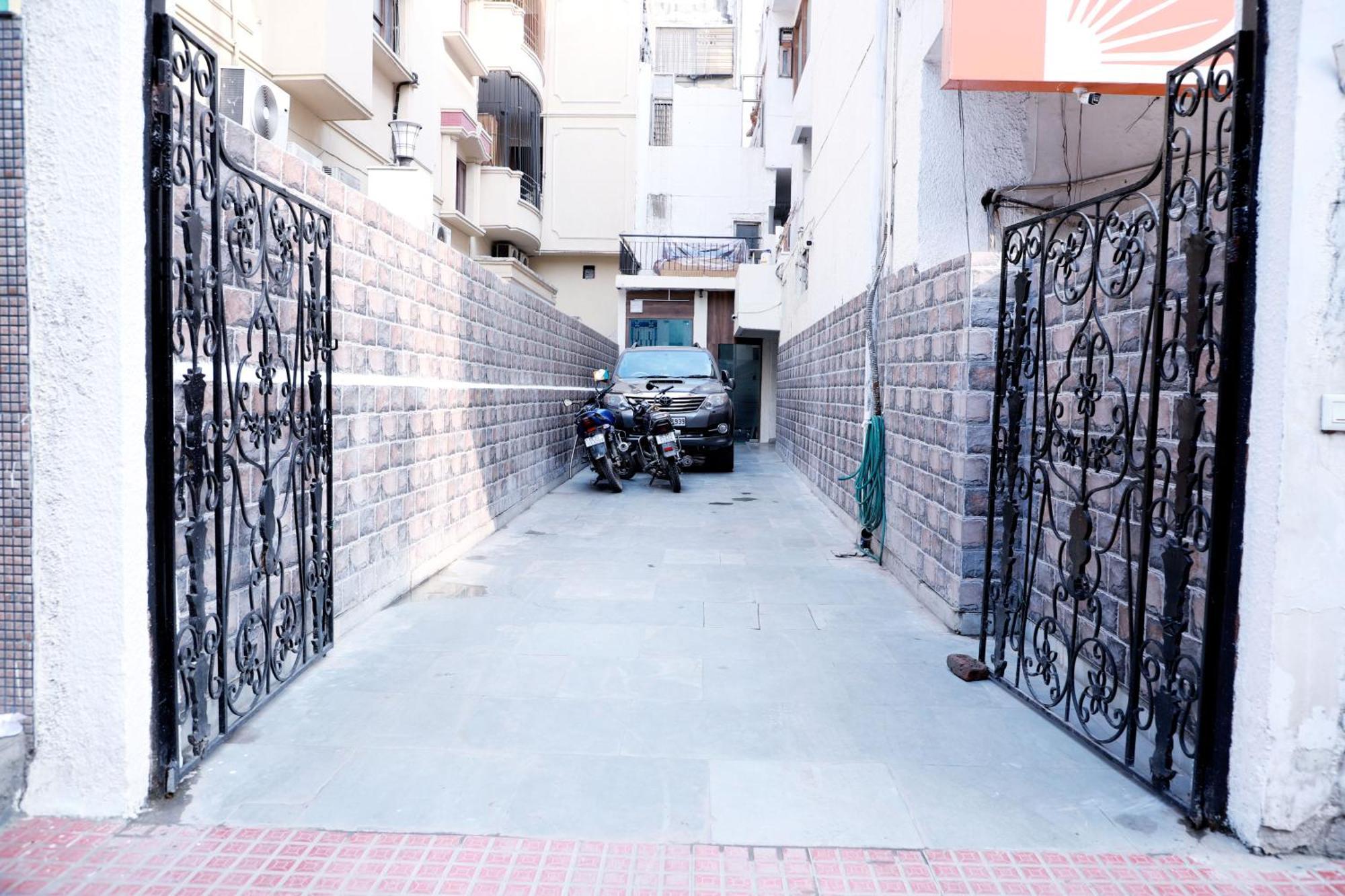 Fortune Service 3bhk,e-28, Saket 2b Apartment