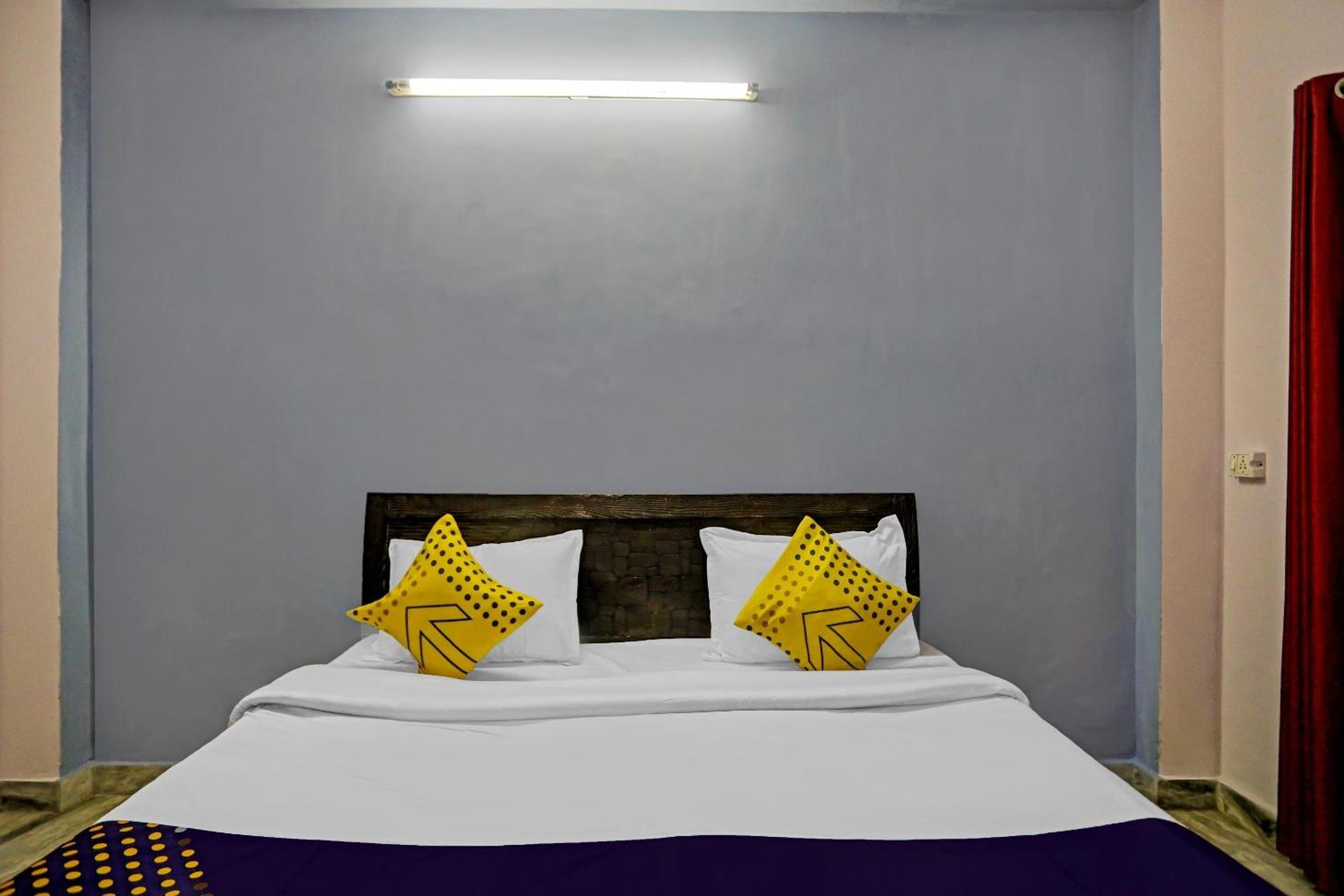 Hotel Spot On Raj Vip Near Worlds Of Wonder Kalkaji Devi