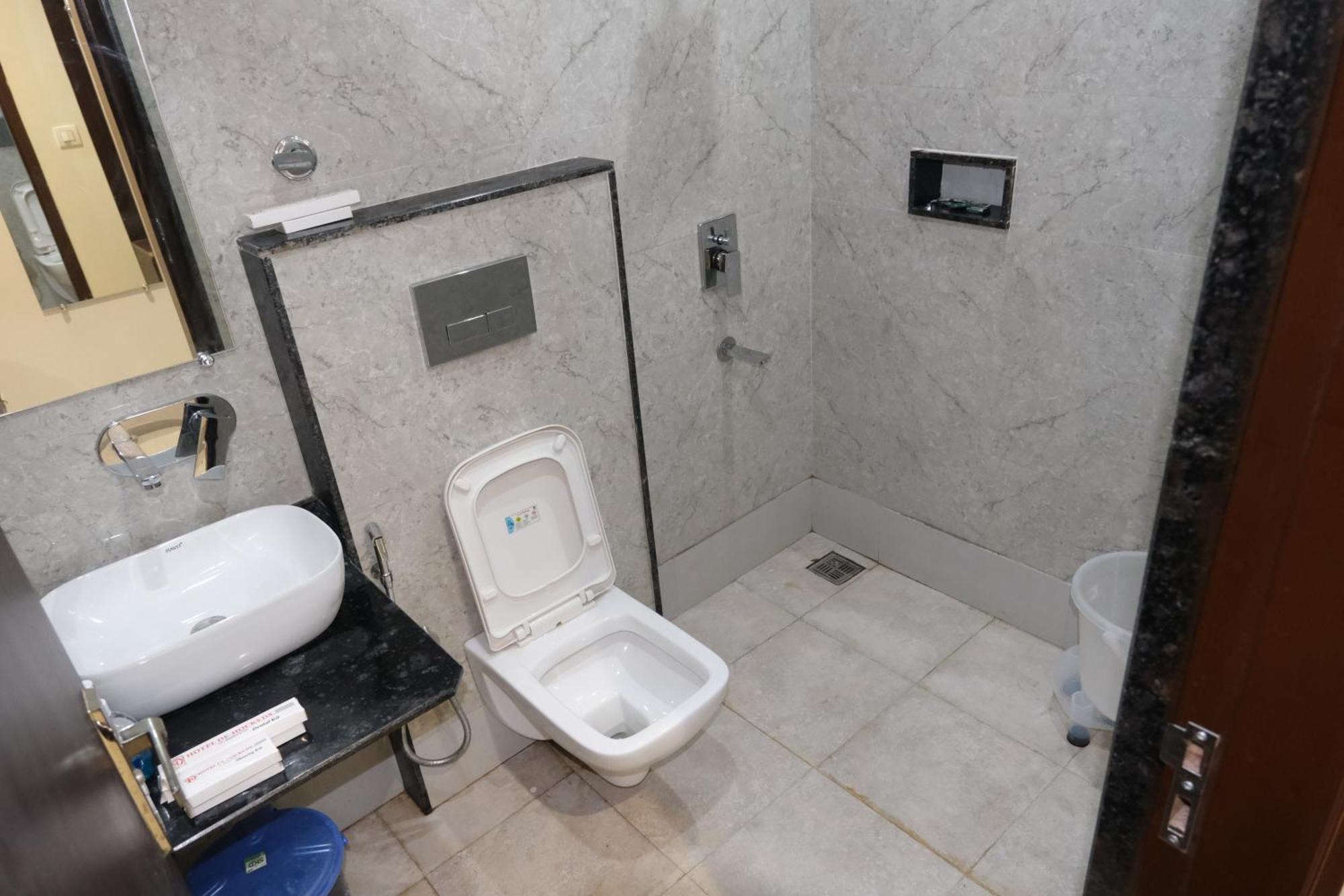 Hotel Roma Deluxe - Railway Station 3*