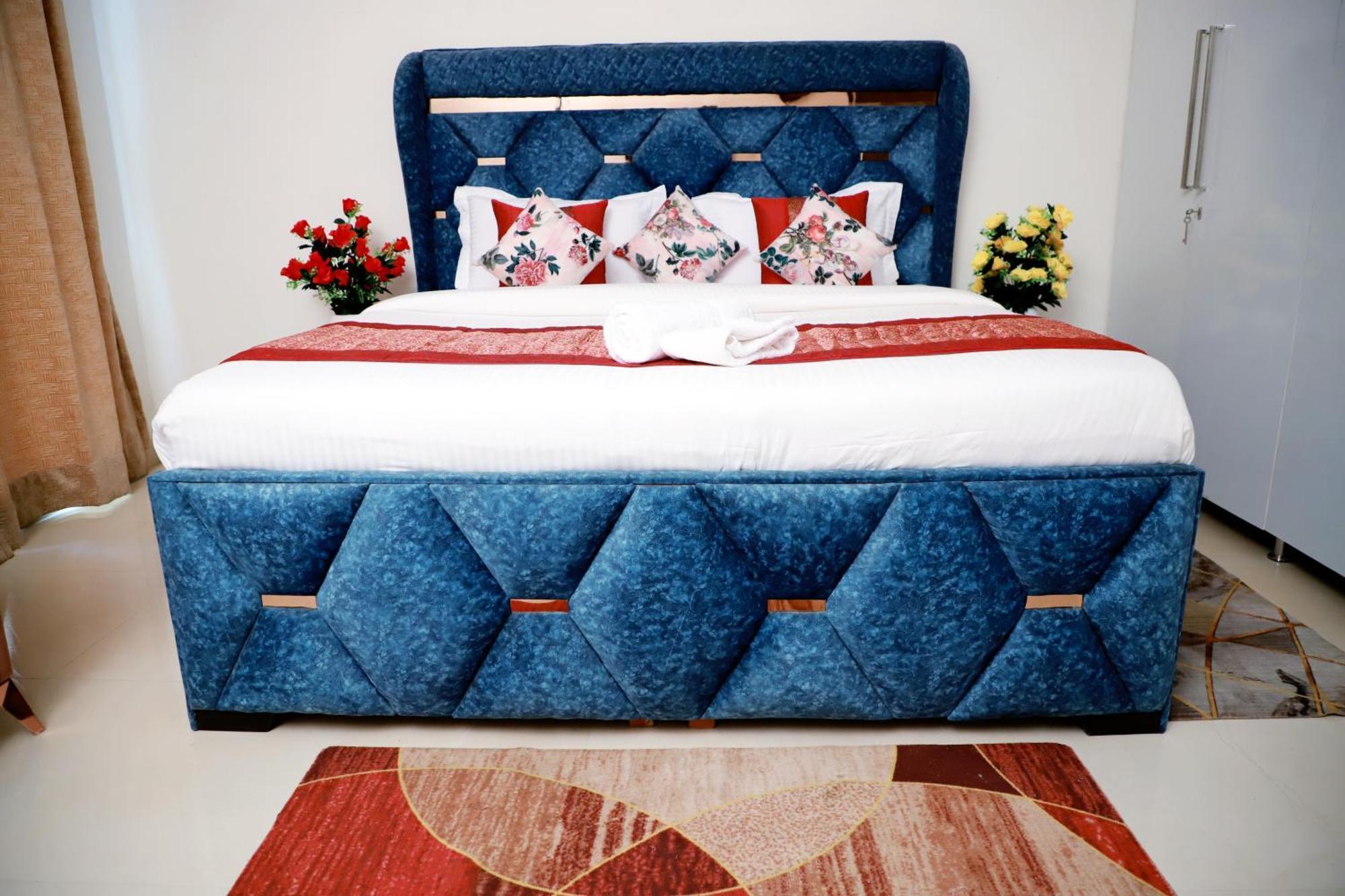 Fortune Service 3bhk,e-28, Saket 2b New Delhi