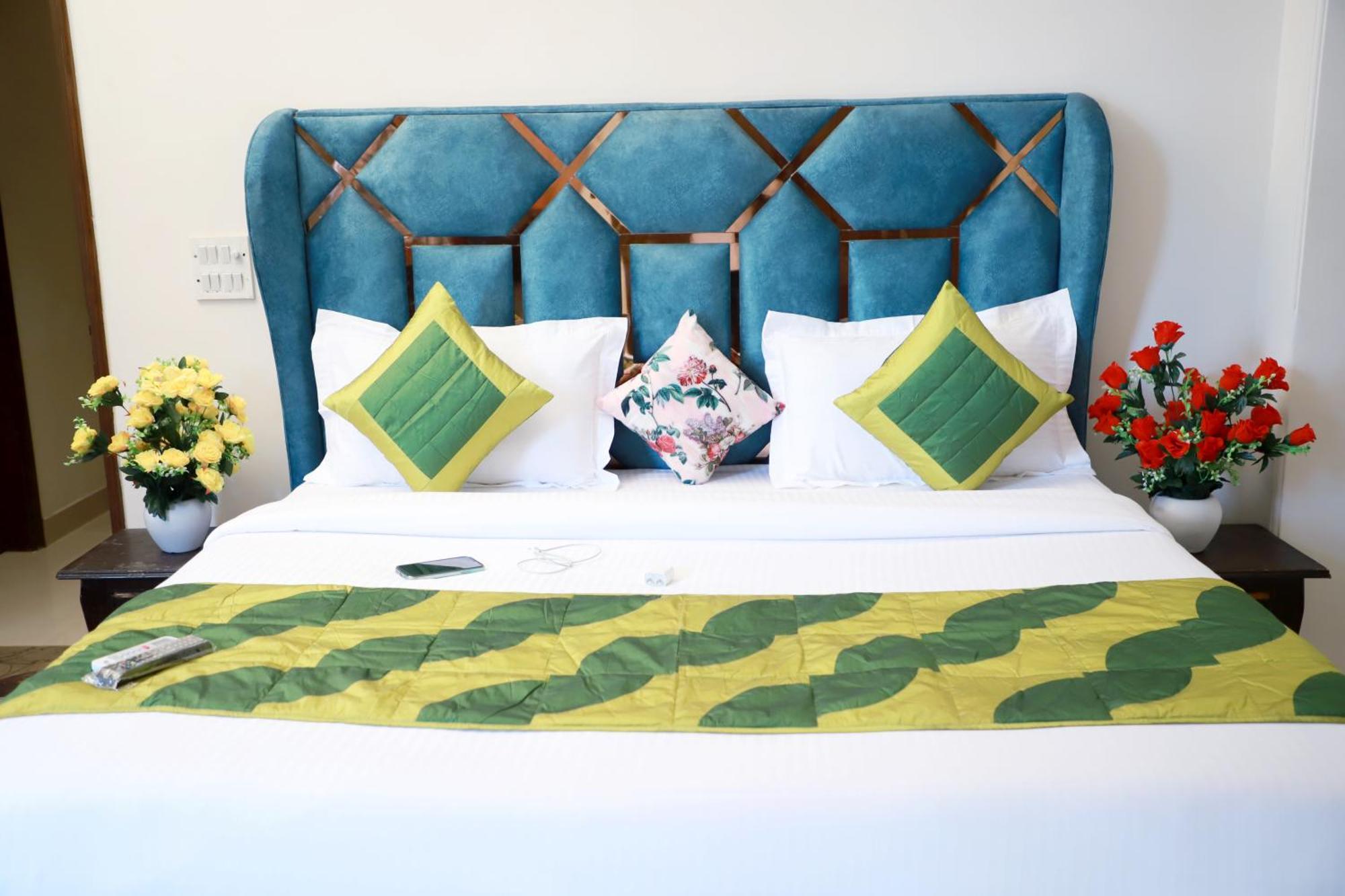 Apartment Fortune Service 3bhk,e-28, Saket 2b New Delhi