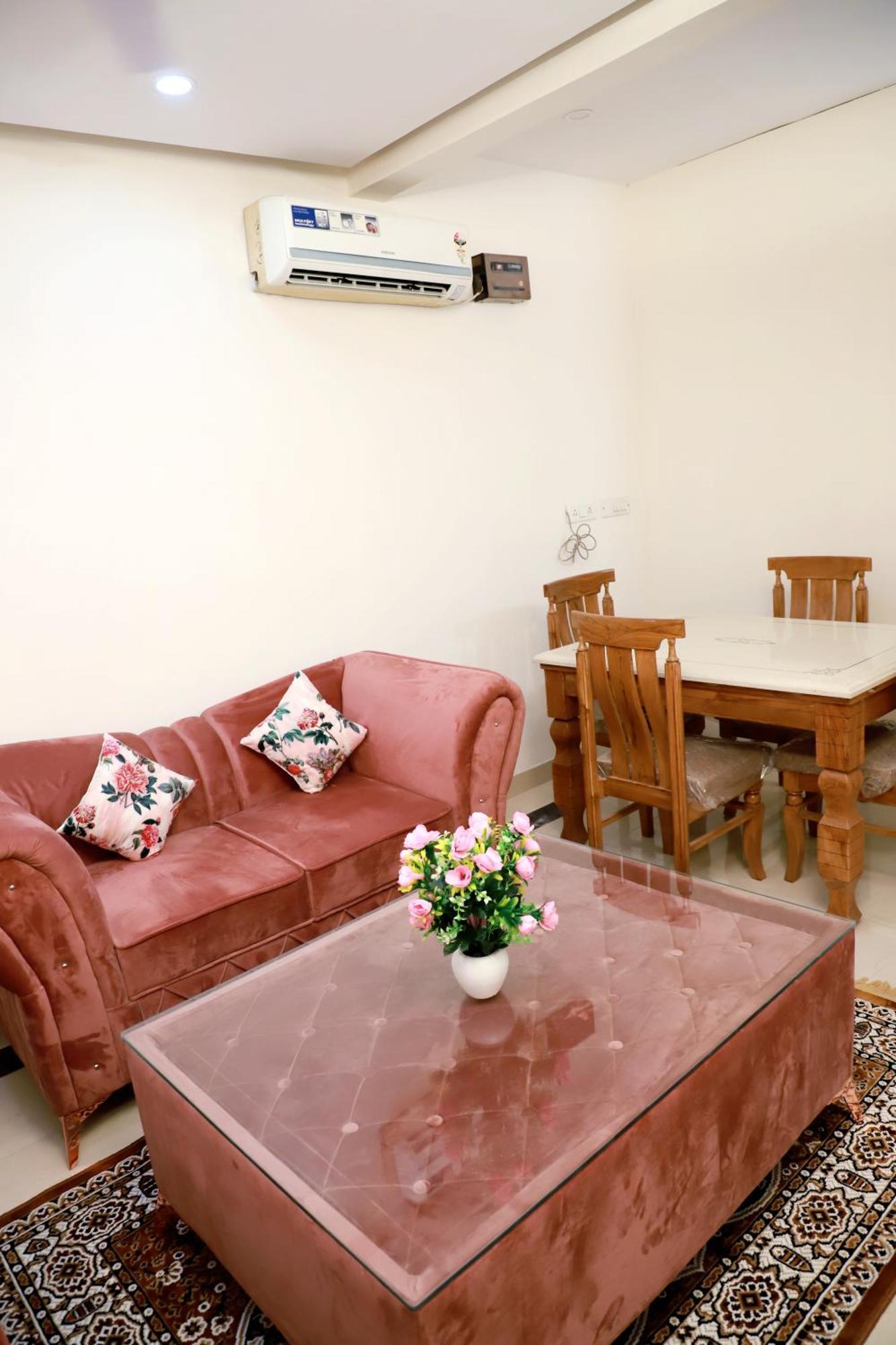 Fortune Service 3bhk,e-28, Saket 2b Apartment *