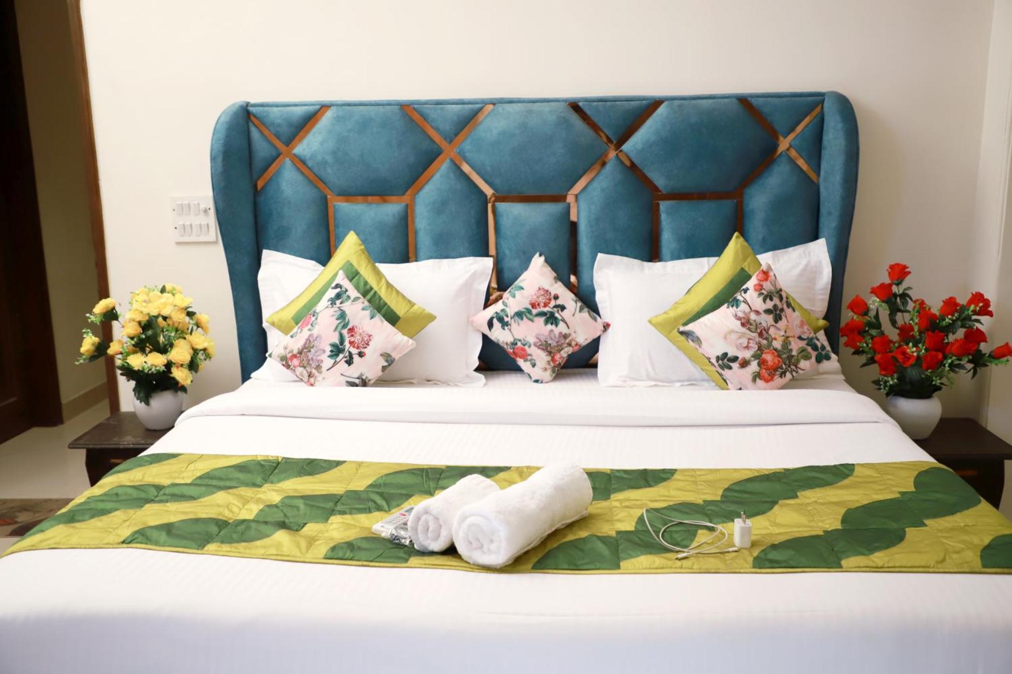 Fortune Service 3bhk,e-28, Saket 2b Apartment
