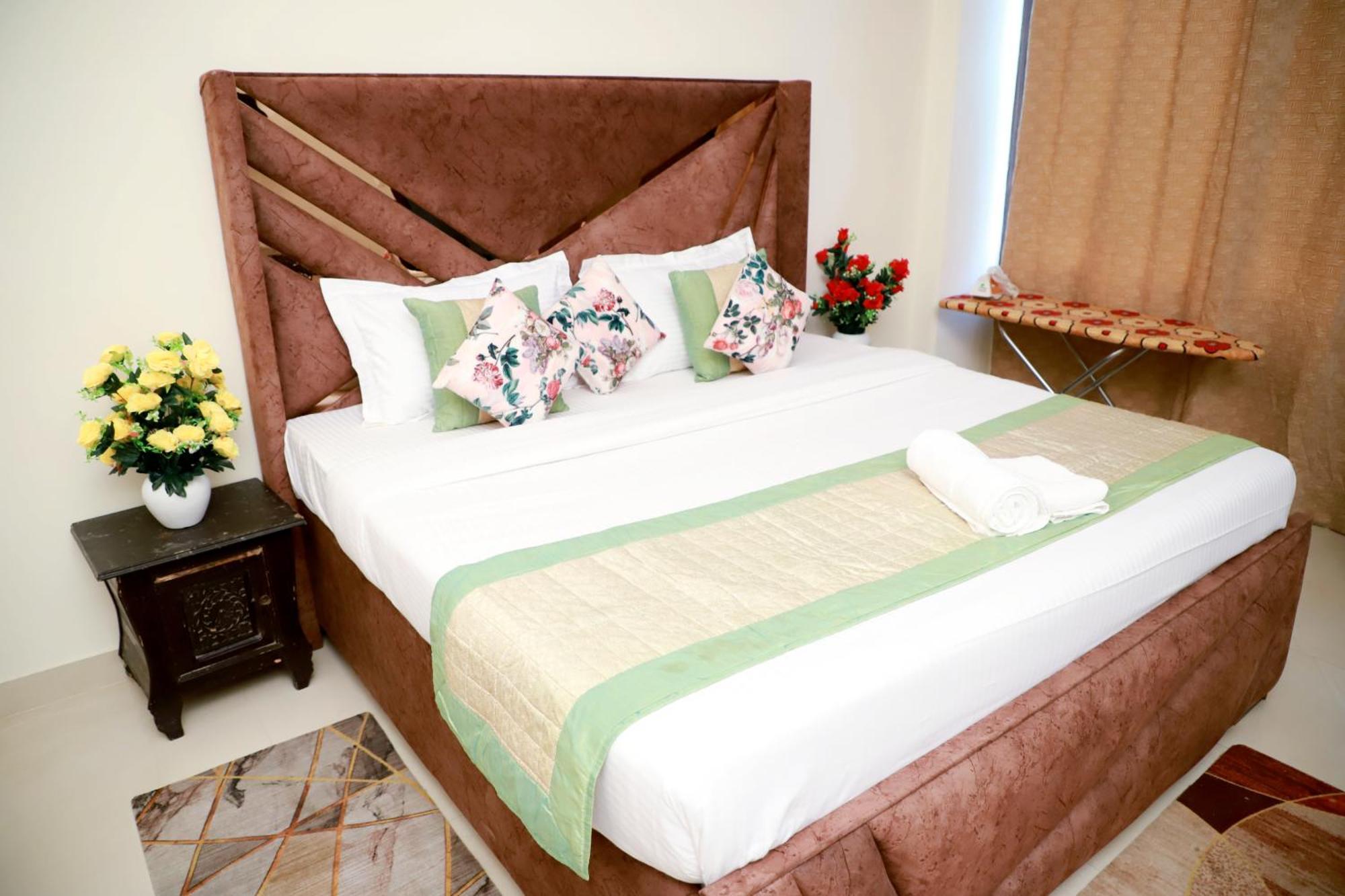 Fortune Service 3bhk,e-28, Saket 2b