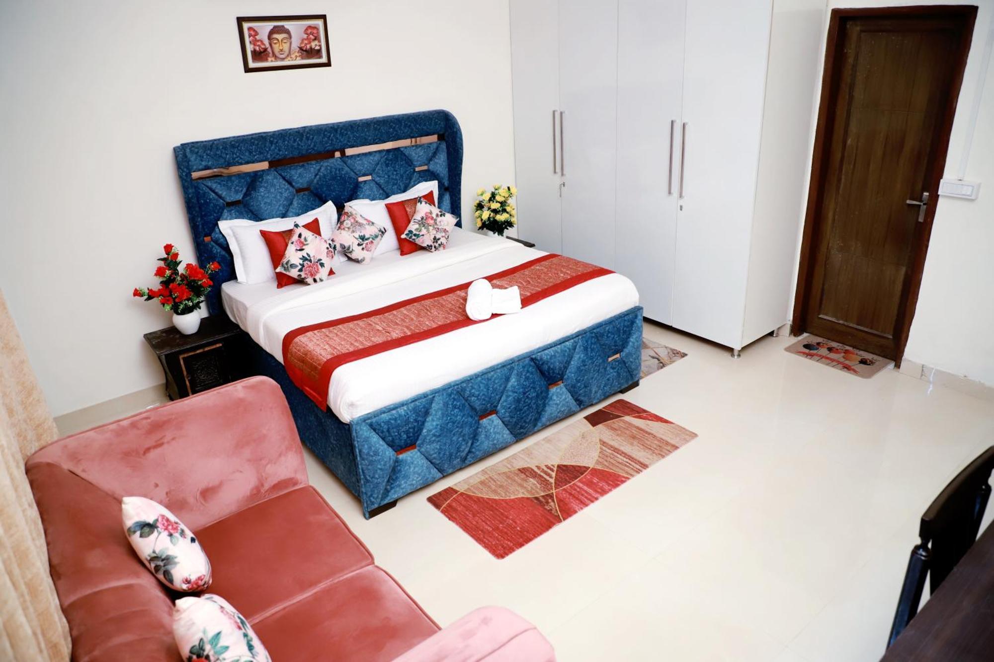 Fortune Service 3bhk,e-28, Saket 2b Apartment New Delhi