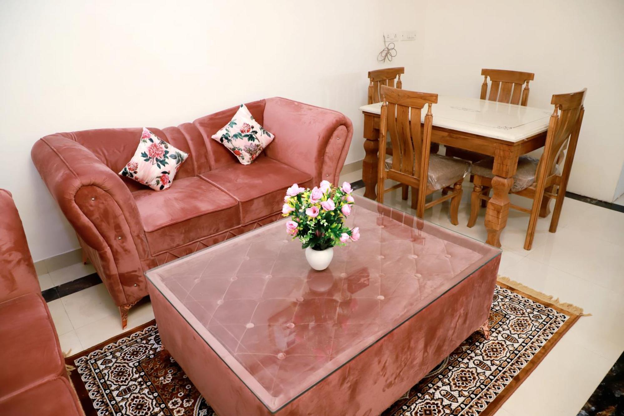 Fortune Service 3bhk,e-28, Saket 2b Apartment