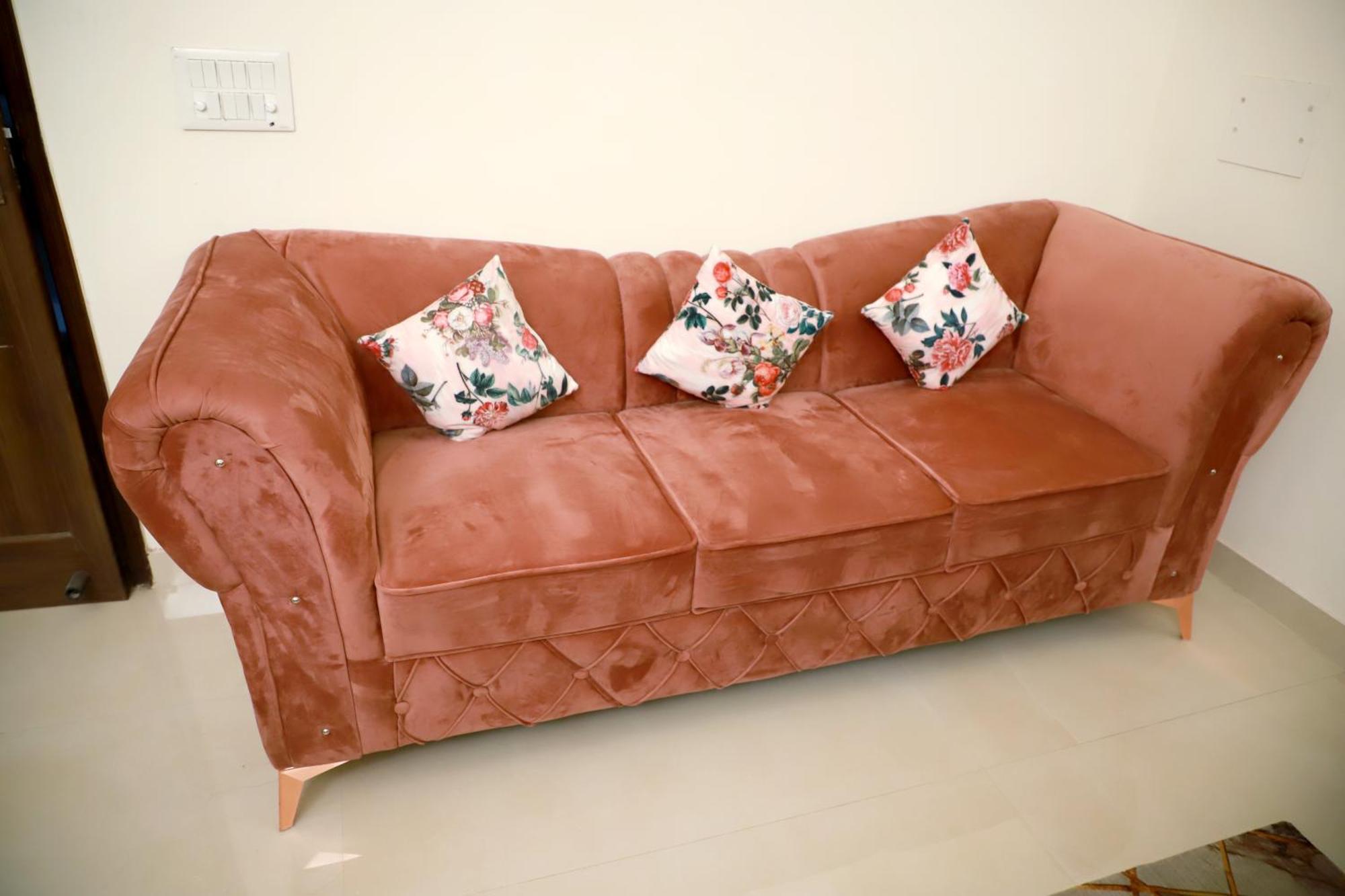 Fortune Service 3bhk,e-28, Saket 2b *