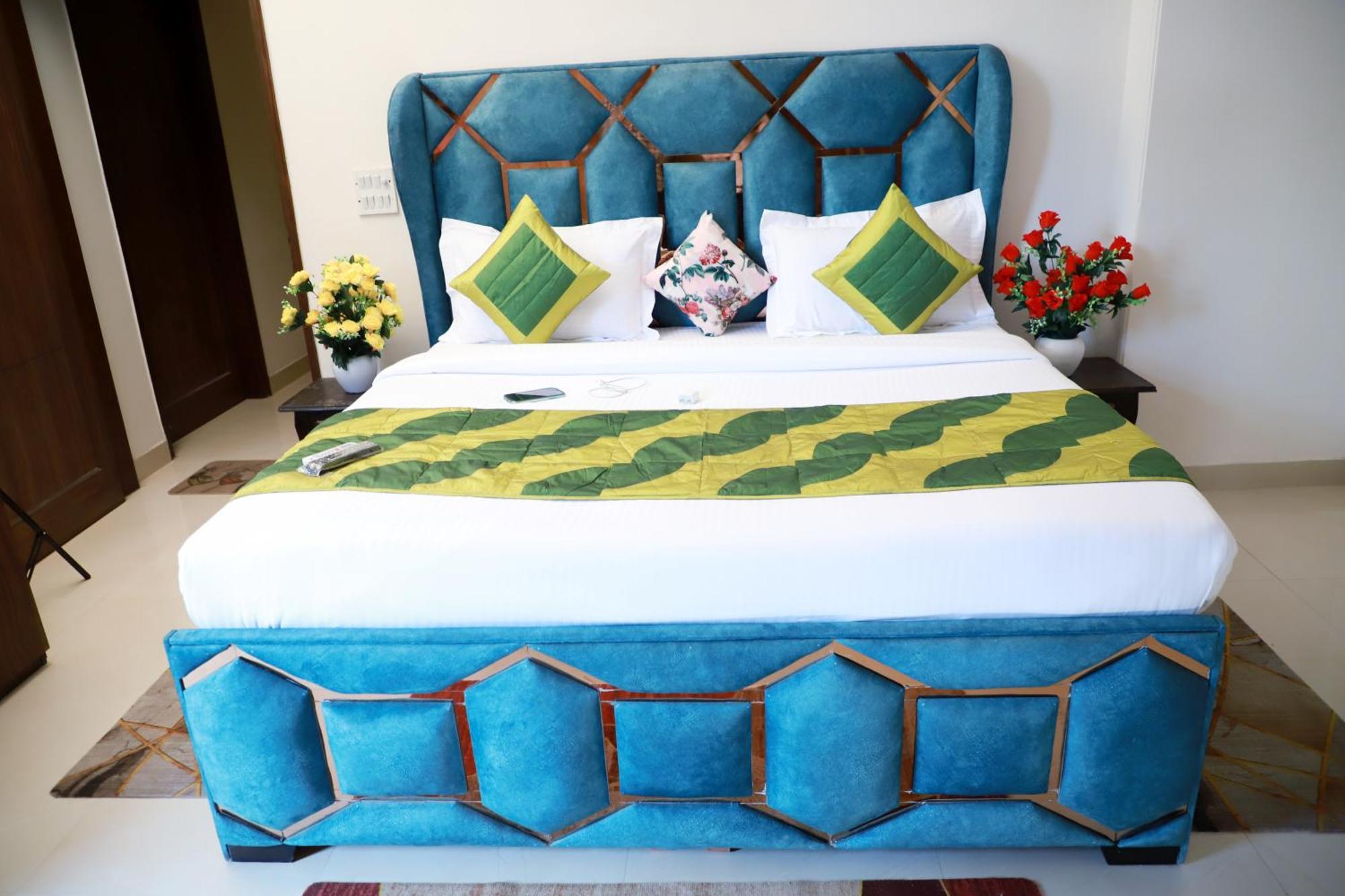 Fortune Service 3bhk,e-28, Saket 2b Apartment