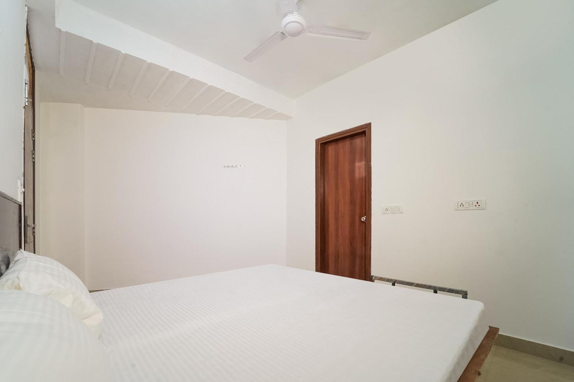 Hotel O Chahal Near Nangloi Railway Station Metro Station Delhi (National Capital Territory of India)