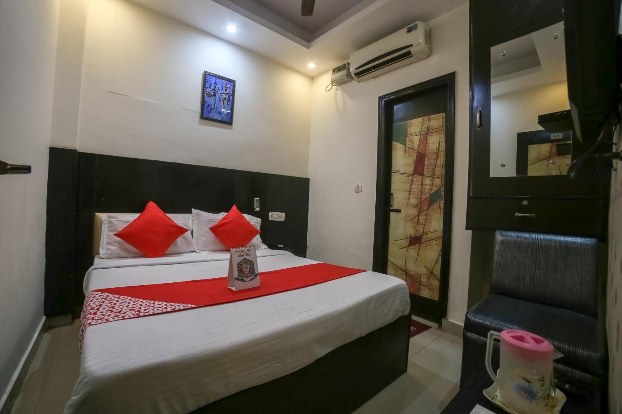 Hotel Oyo West Delhi Near Tdi Mall New Delhi