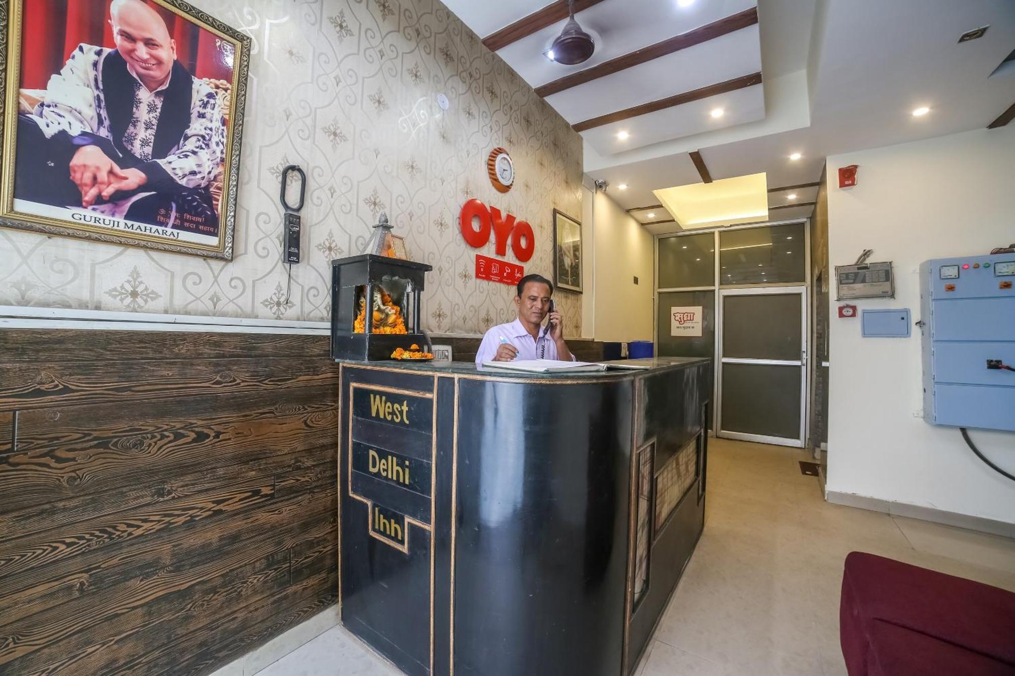 Oyo West Delhi Near Tdi Mall 3*