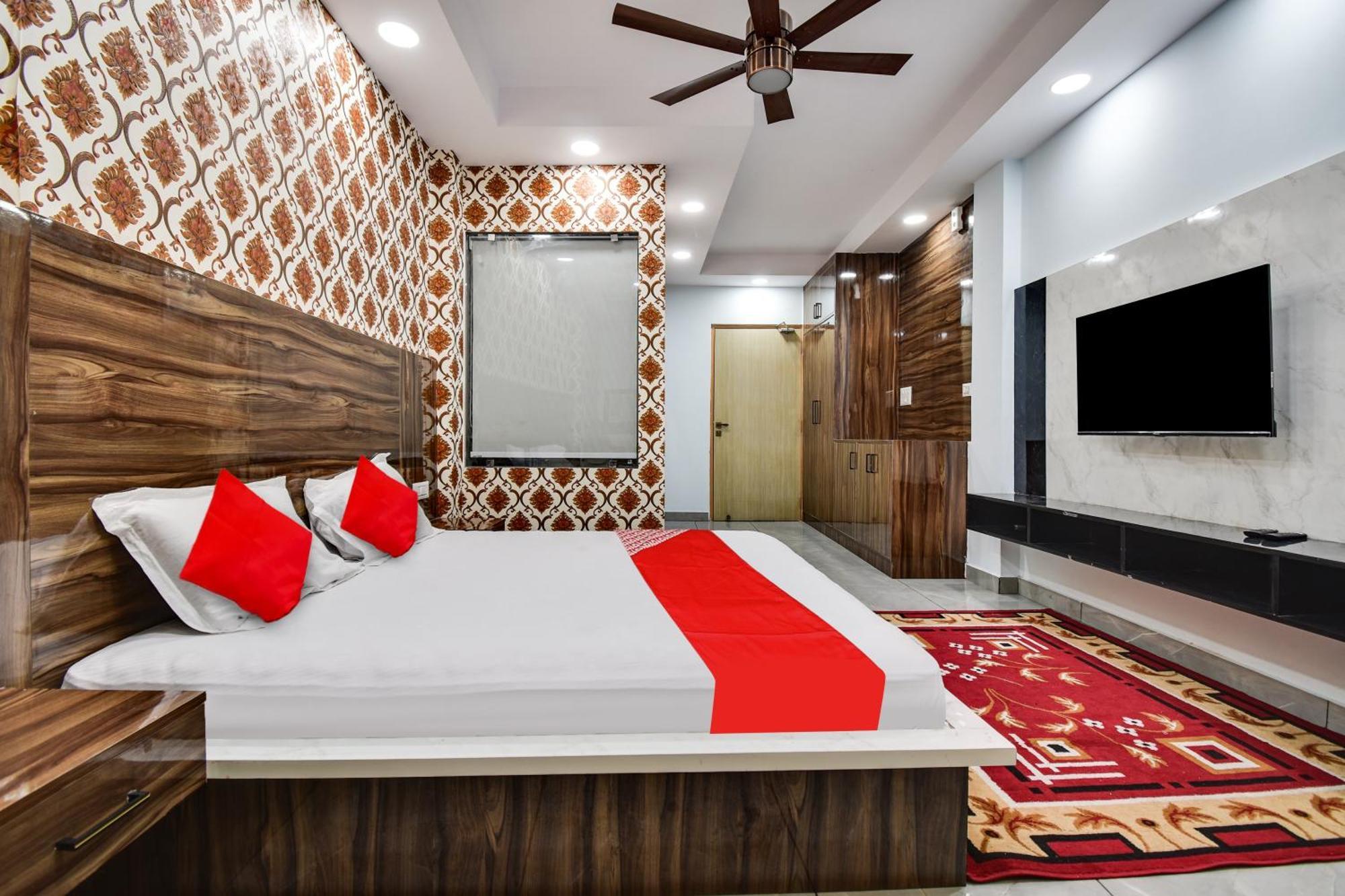 Oyo Flagship The Flaurish Hotel