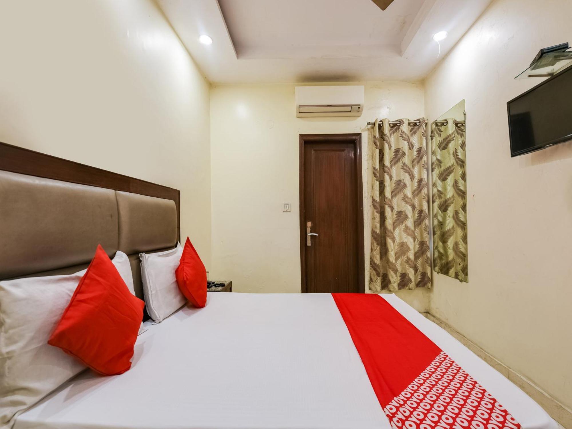 Hotel Oyo West India 3*