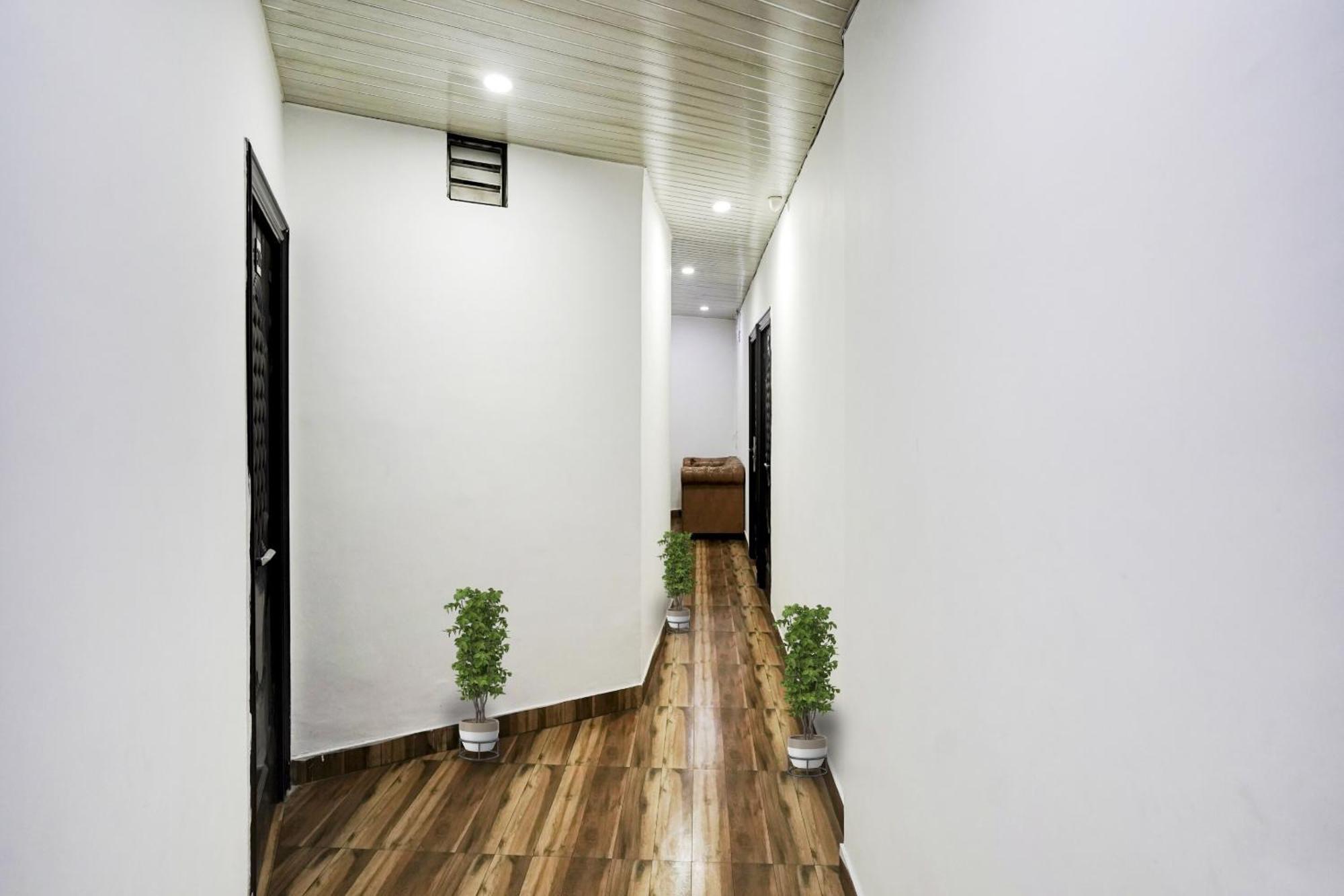 O R K Residency Near Jhilmil Metro Station 4* New Delhi