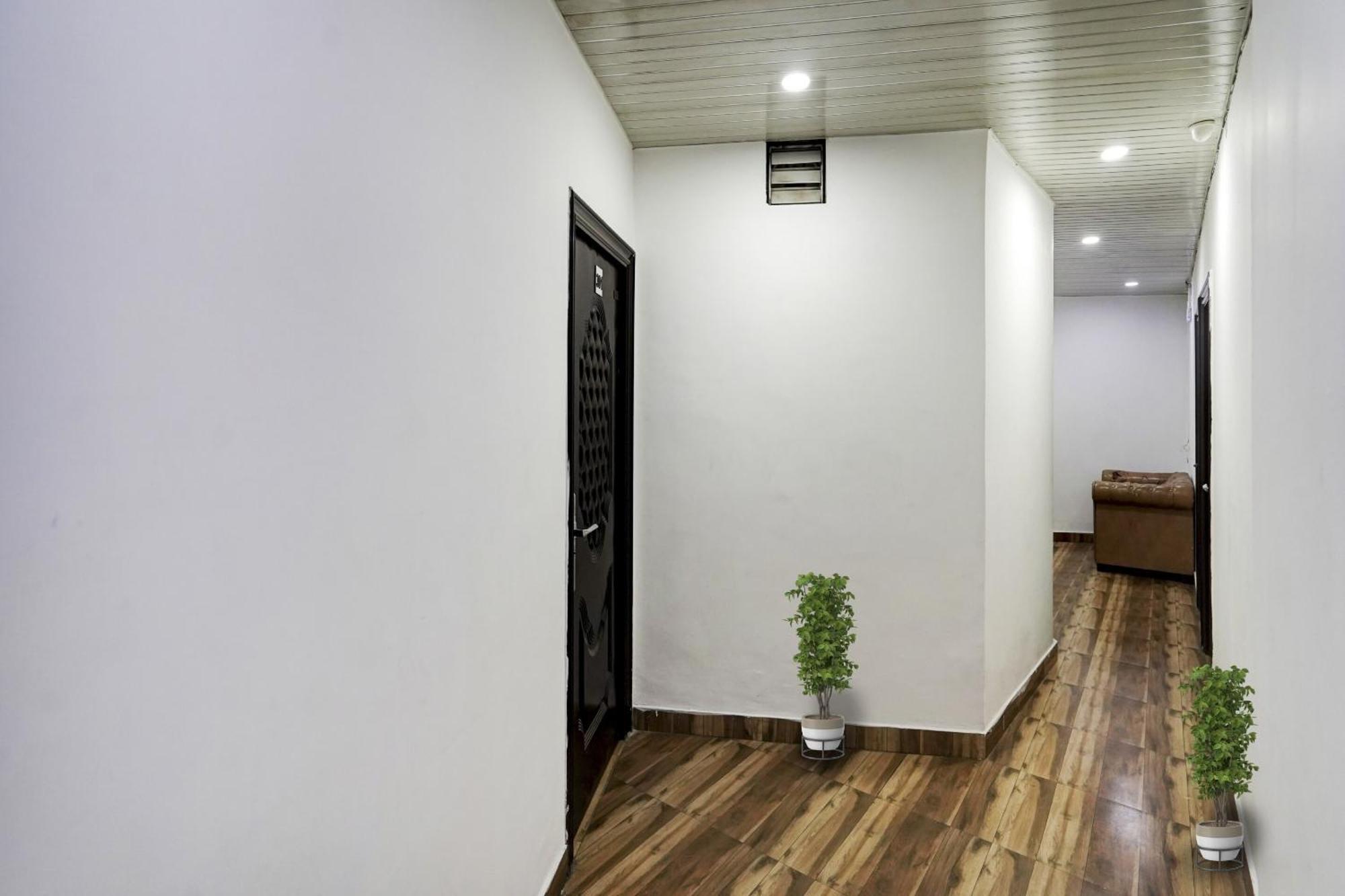 O R K Residency Near Jhilmil Metro Station Hotel New Delhi