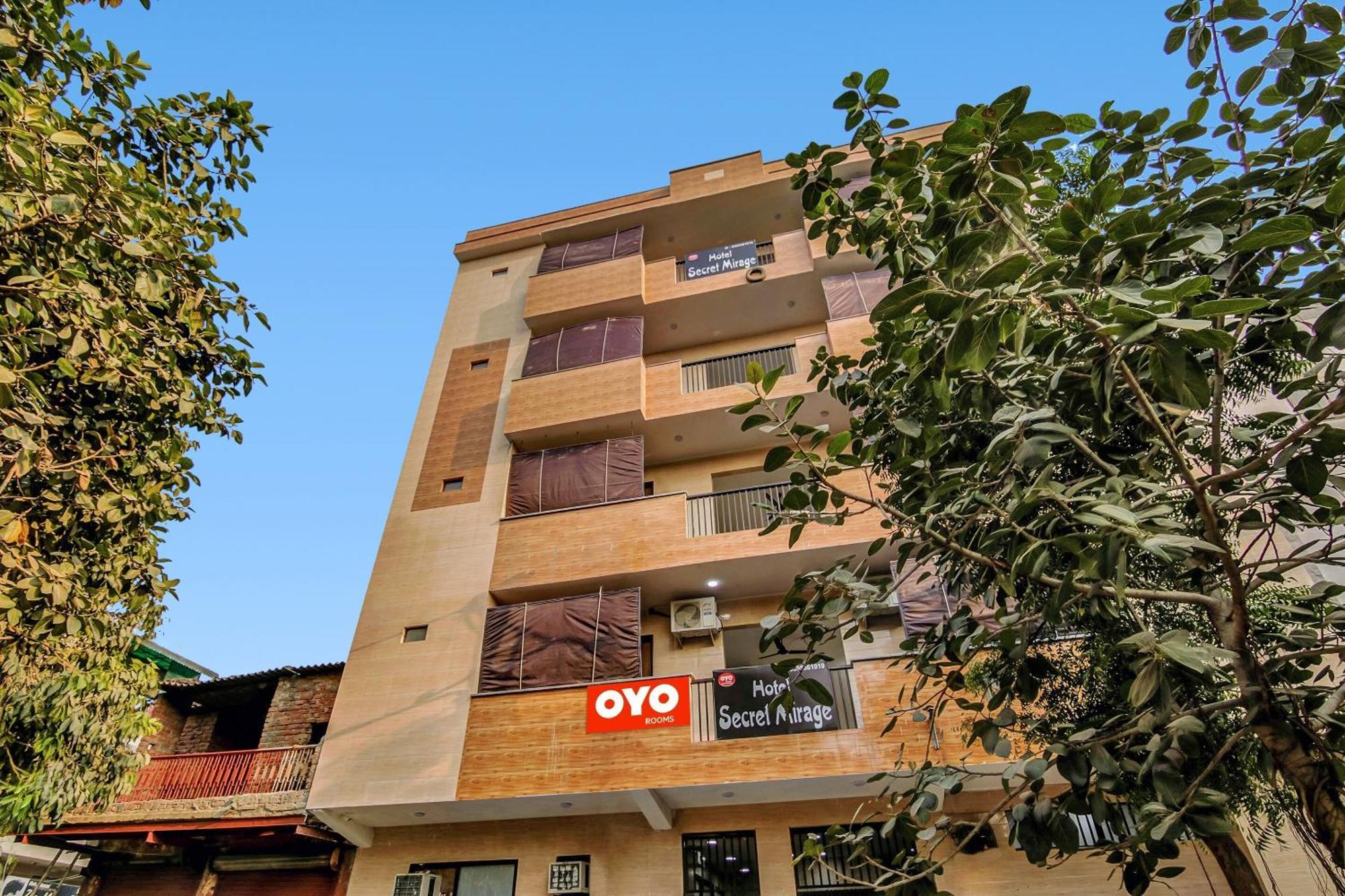 Hotel Flagship Secret Mirage Near Rithala Metro Station 4*
