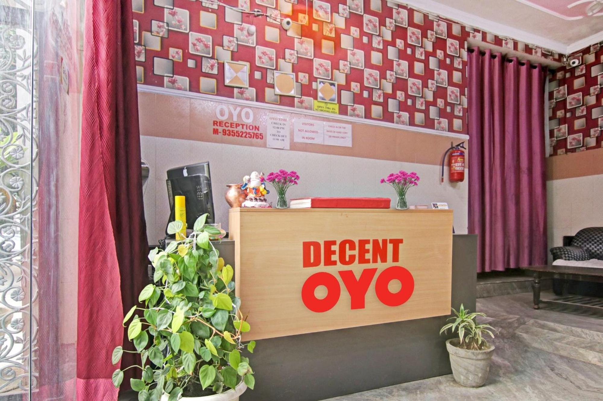 Flagship Decent Near Pvr Vikaspuri Delhi 3*