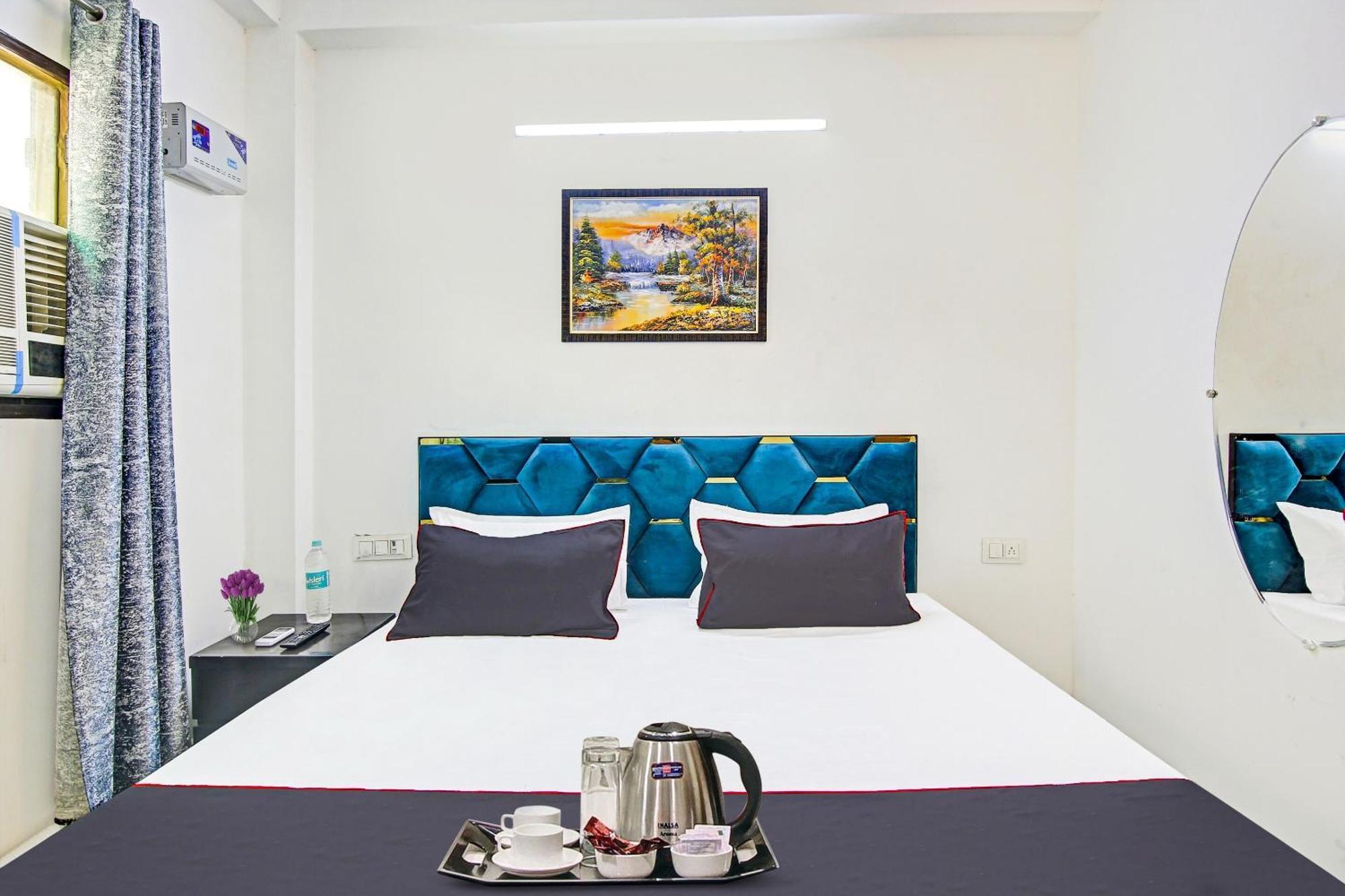 Hotel Collection O Decent Nest Near Nawada Metro Station New Delhi
