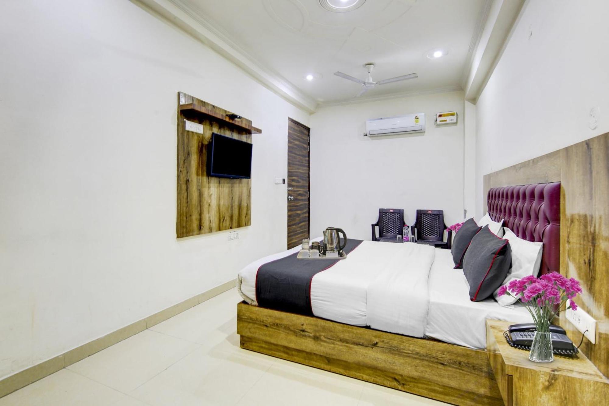 Collection O Golden Blue Near Dwarka Sector 21 Metro Station 3*