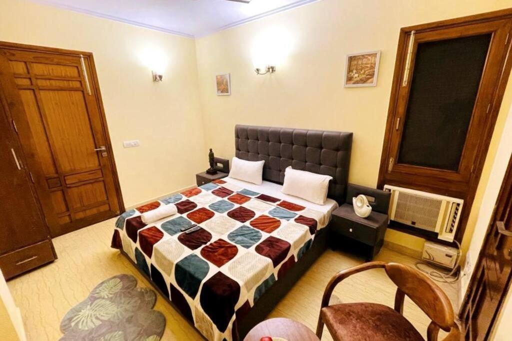 Apartamento Fortune Service 4bhk,d-36, Saket
