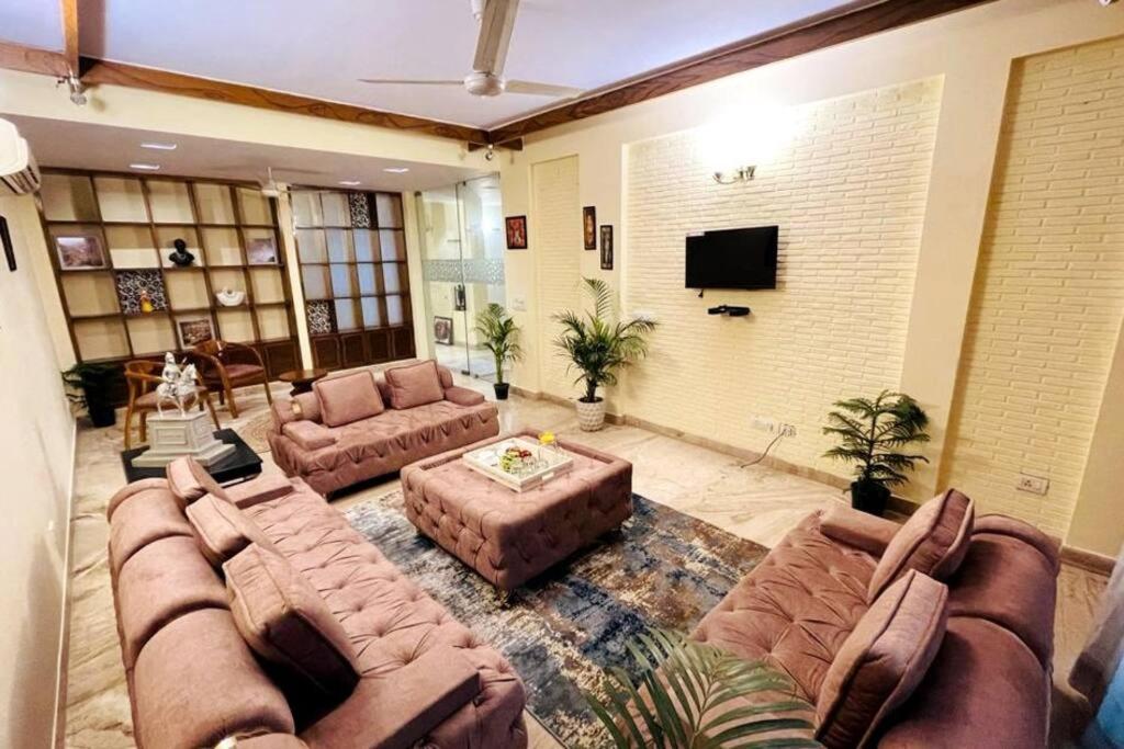 Fortune Service 4bhk,d-36, Saket *