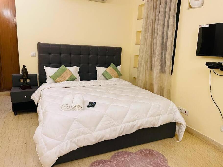 Apartamento Fortune Service 4bhk,d-36, Saket *