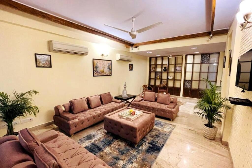 Apartamento Fortune Service 4bhk,d-36, Saket